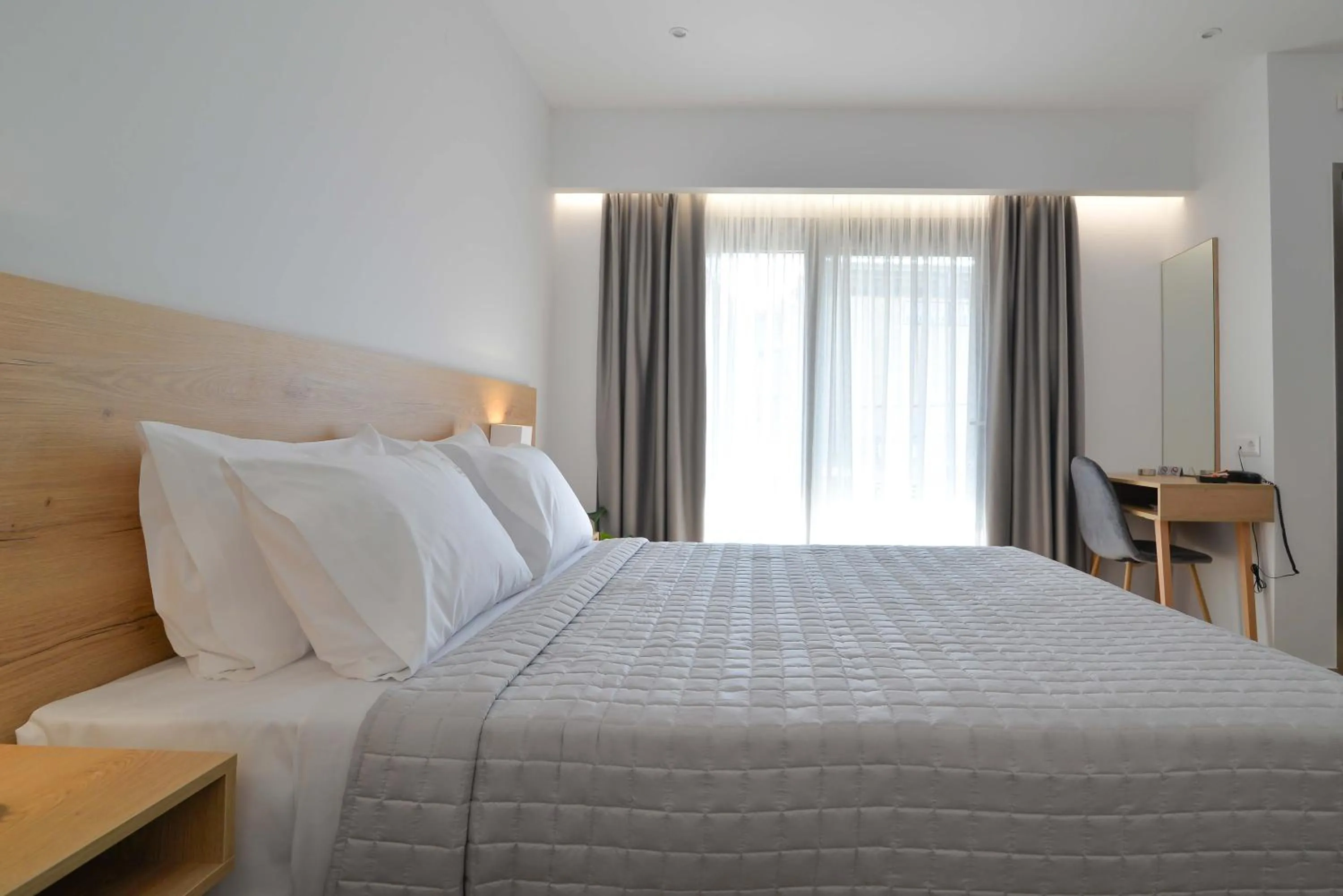 Photo of the whole room, Bed in Anassa Suites