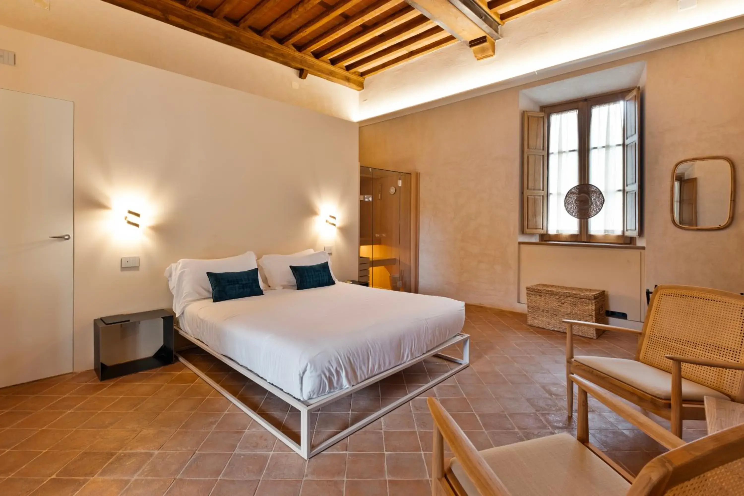 Superior King Room in Badia Giulia Prestigious Historical B&B, Camaiore - Adults Only - No Pets Superior King Room in Badia Giulia Prestigious Historical B&B, Camaiore - Adults Only - No Pets
