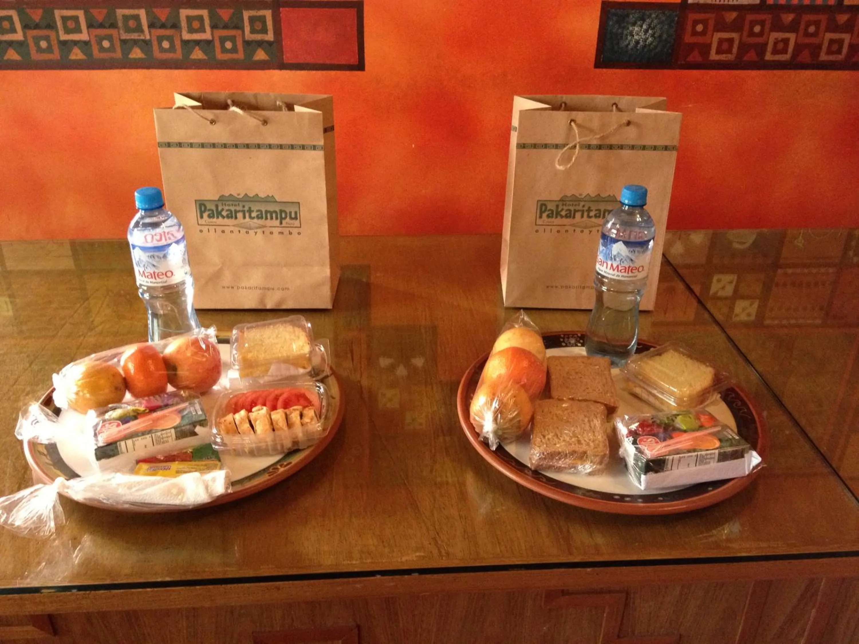 Restaurant/places to eat in Hotel Pakaritampu