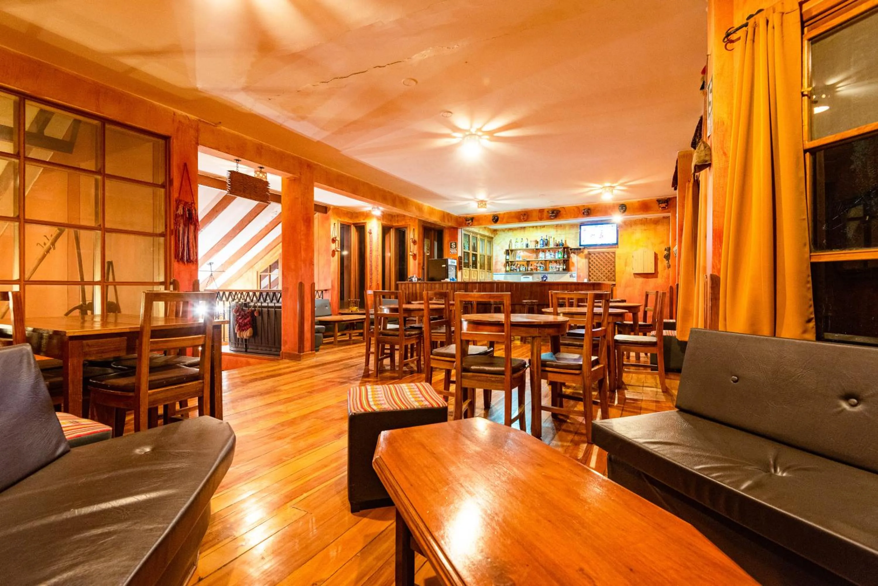 Restaurant/places to eat in Hotel Pakaritampu