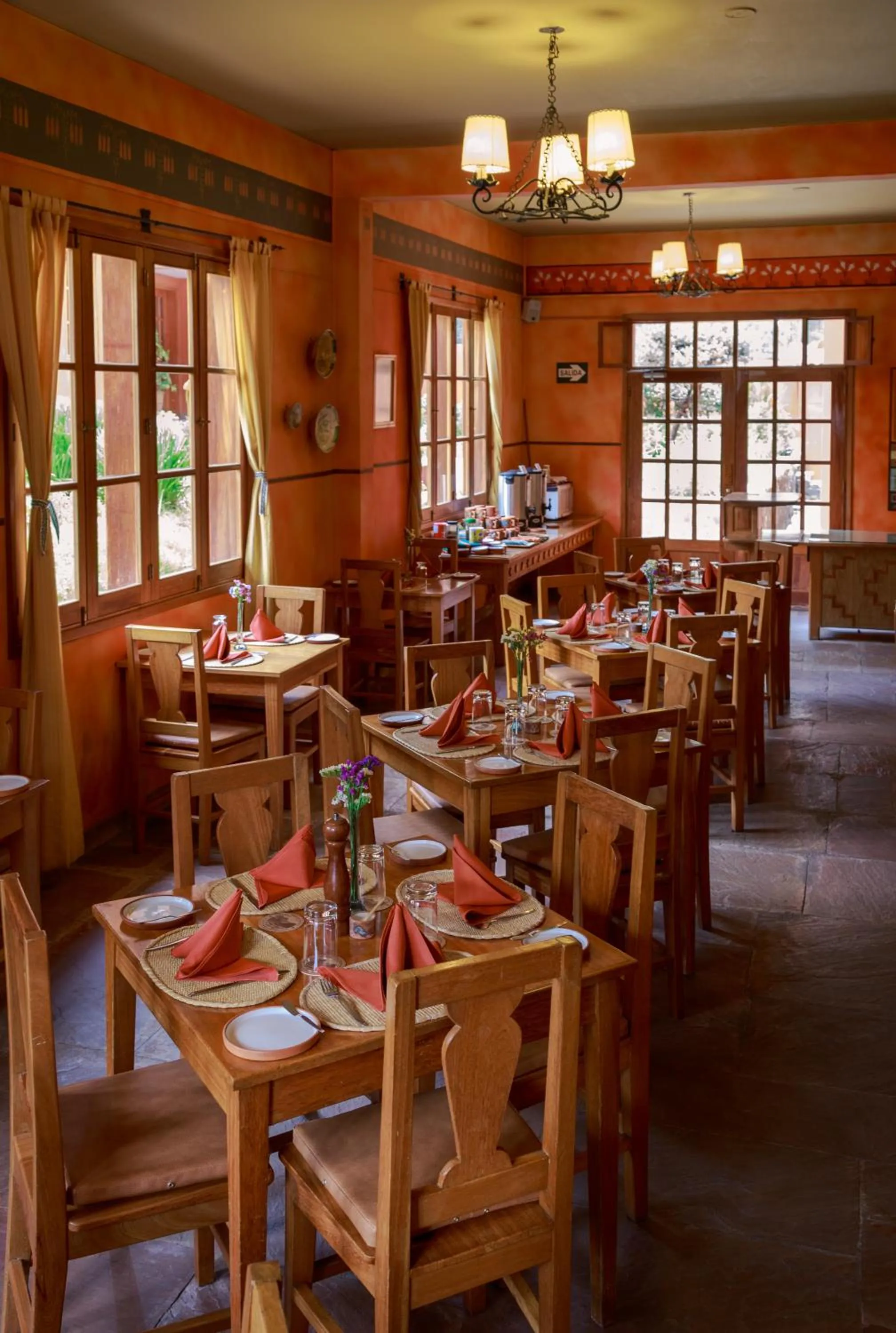 Restaurant/places to eat in Hotel Pakaritampu