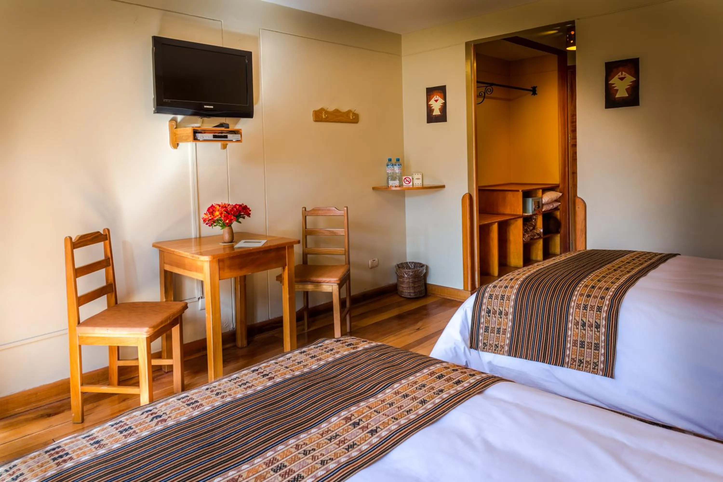 Photo of the whole room, Bed in Hotel Pakaritampu