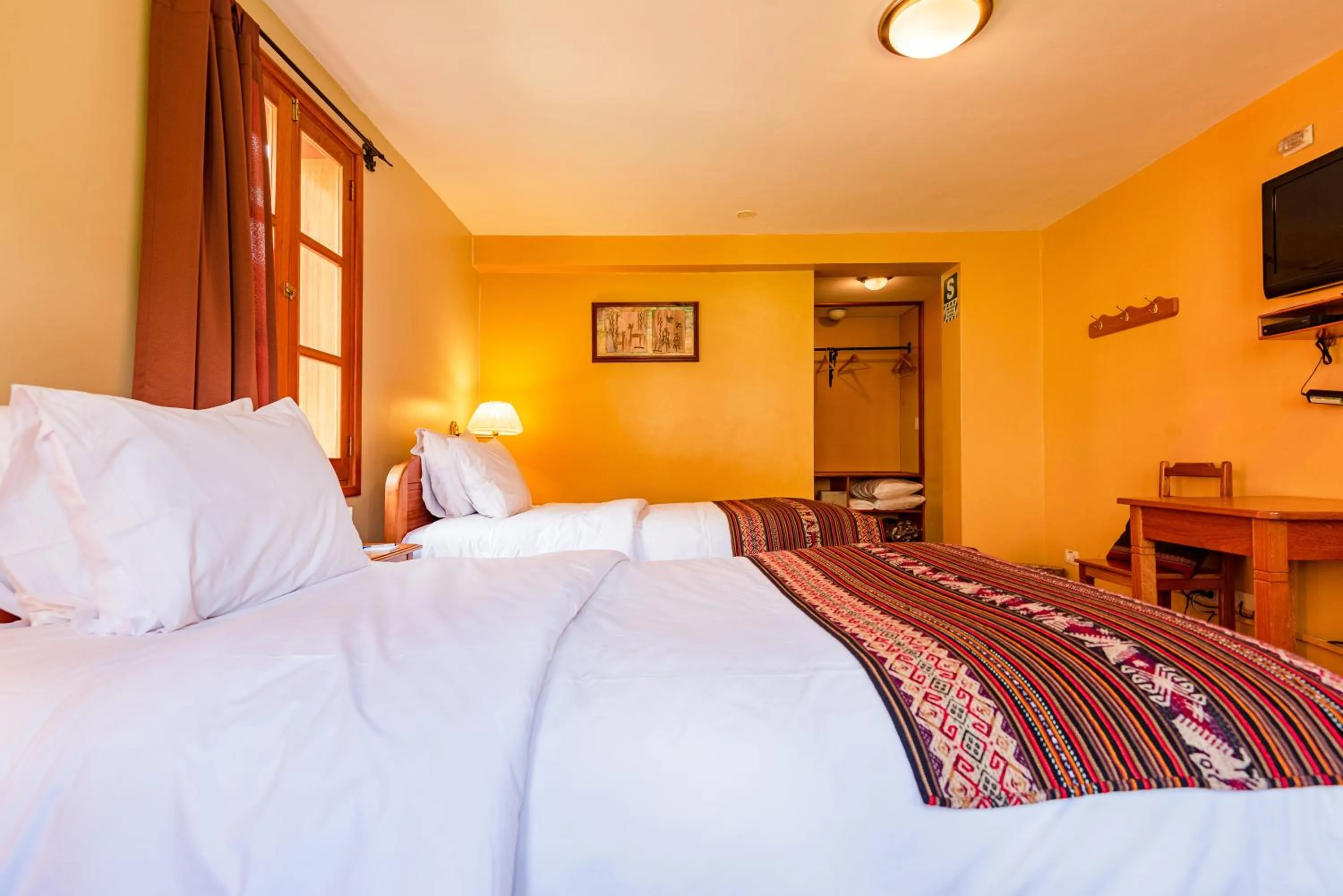 Bedroom, Bed in Hotel Pakaritampu