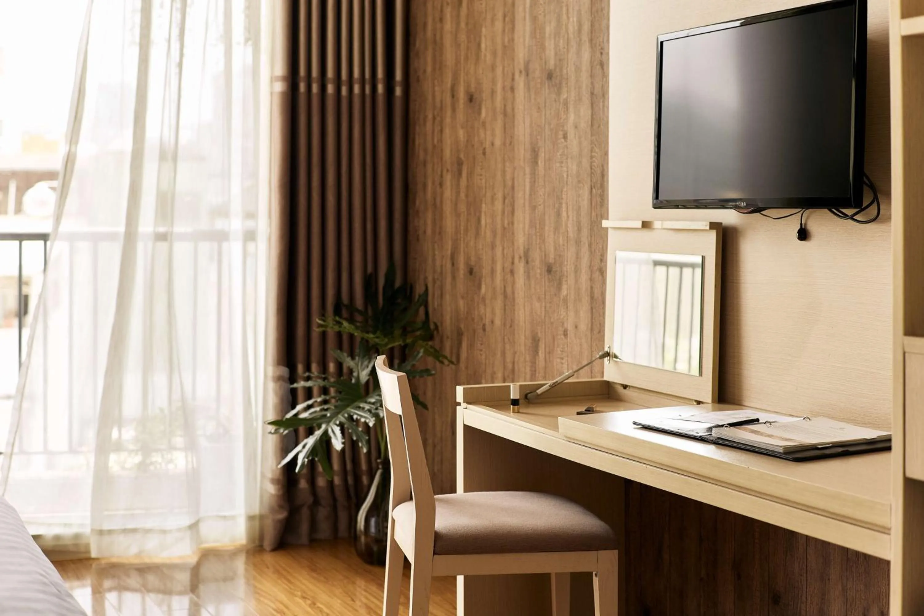 hair dresser in GK Central Hotel