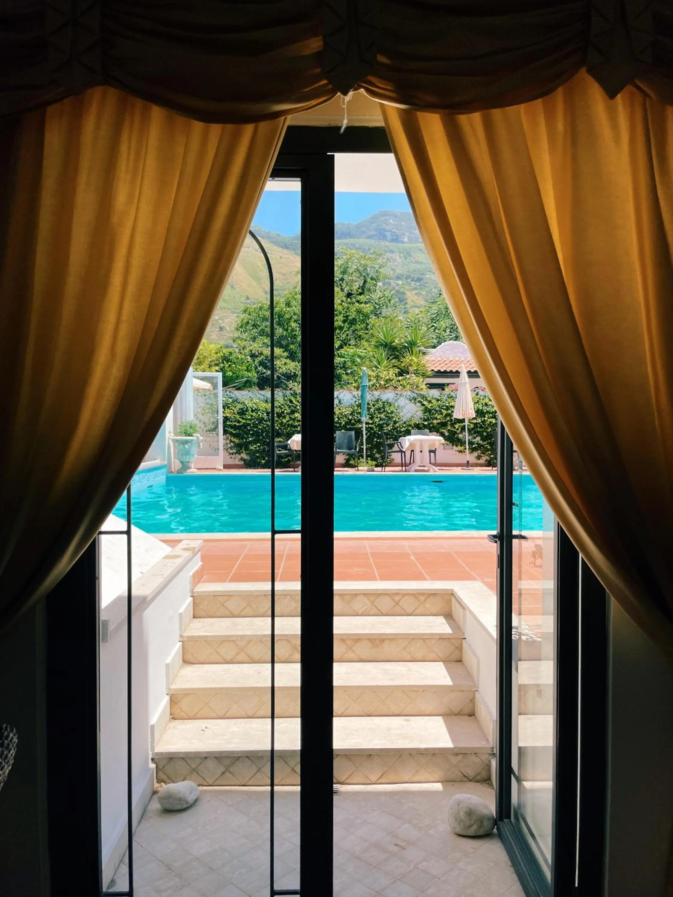 Swimming pool in Hotel Lord Byron