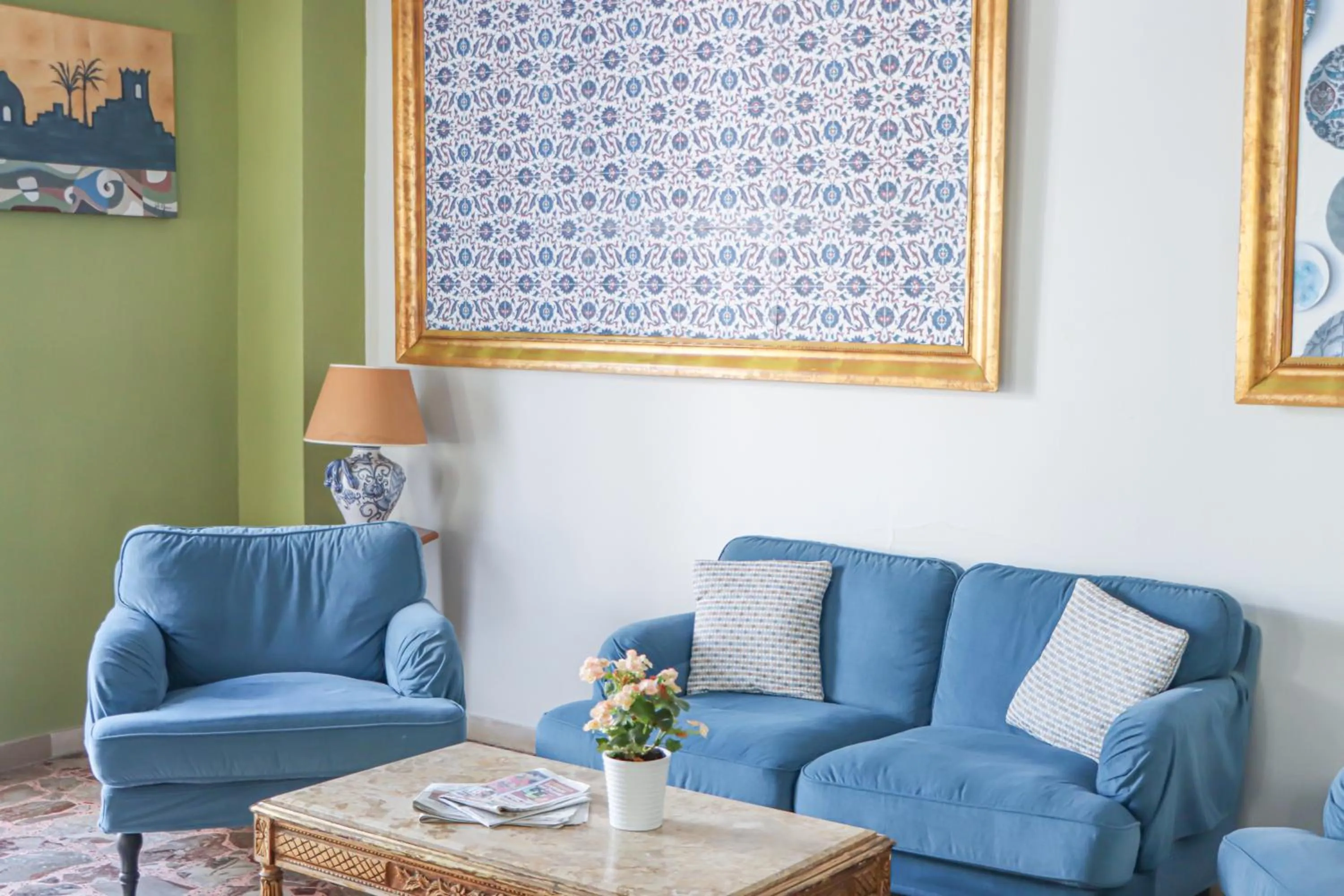 Seating area in Hotel Lord Byron