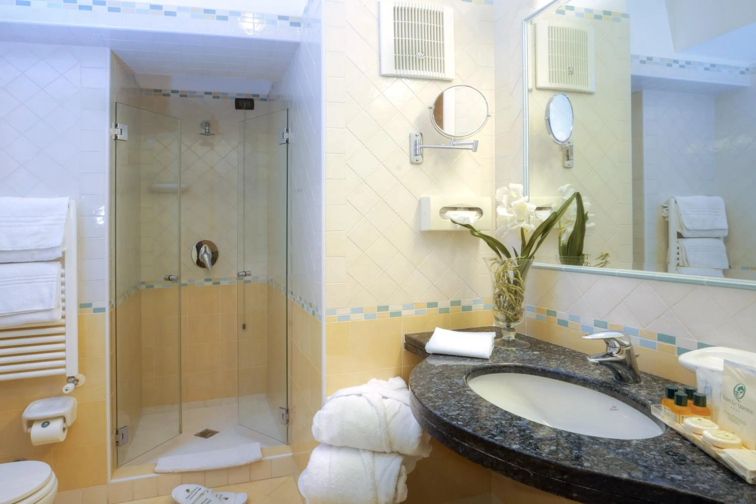 Shower in Le Querce Resort Sea Thermae & Spa
