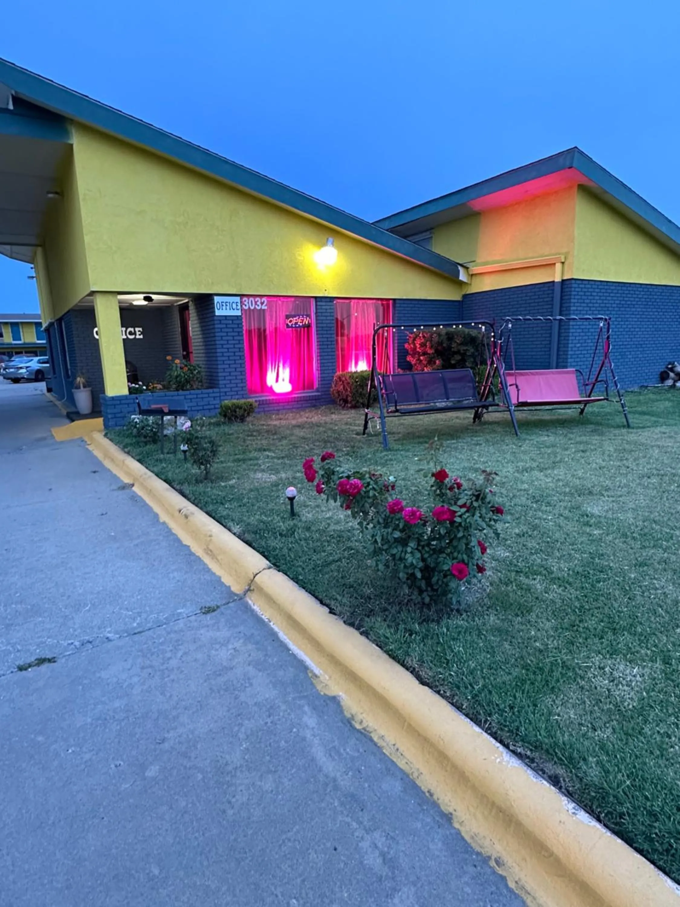 Property building in Travel Inn & Suites