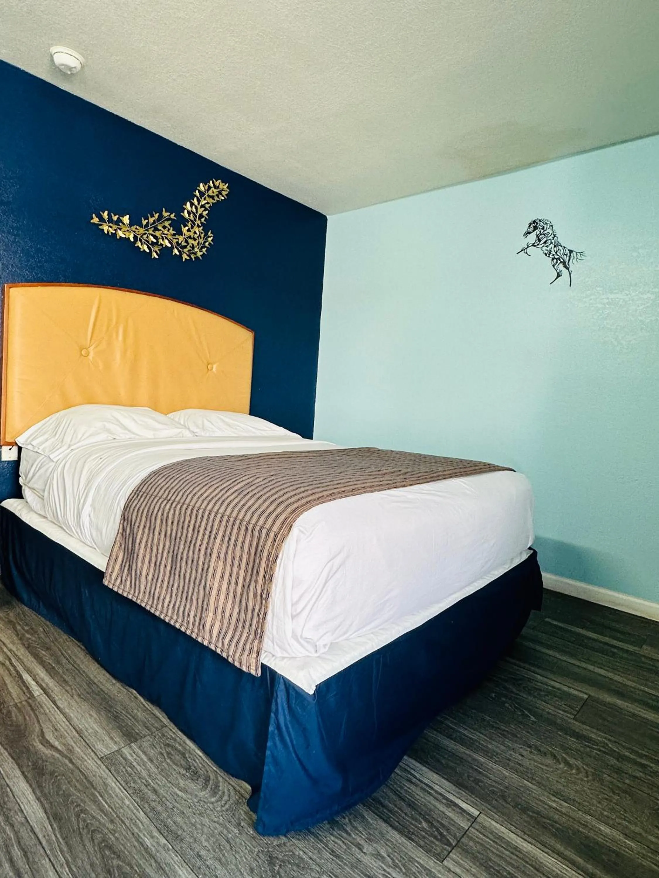 Bed in Travel Inn & Suites