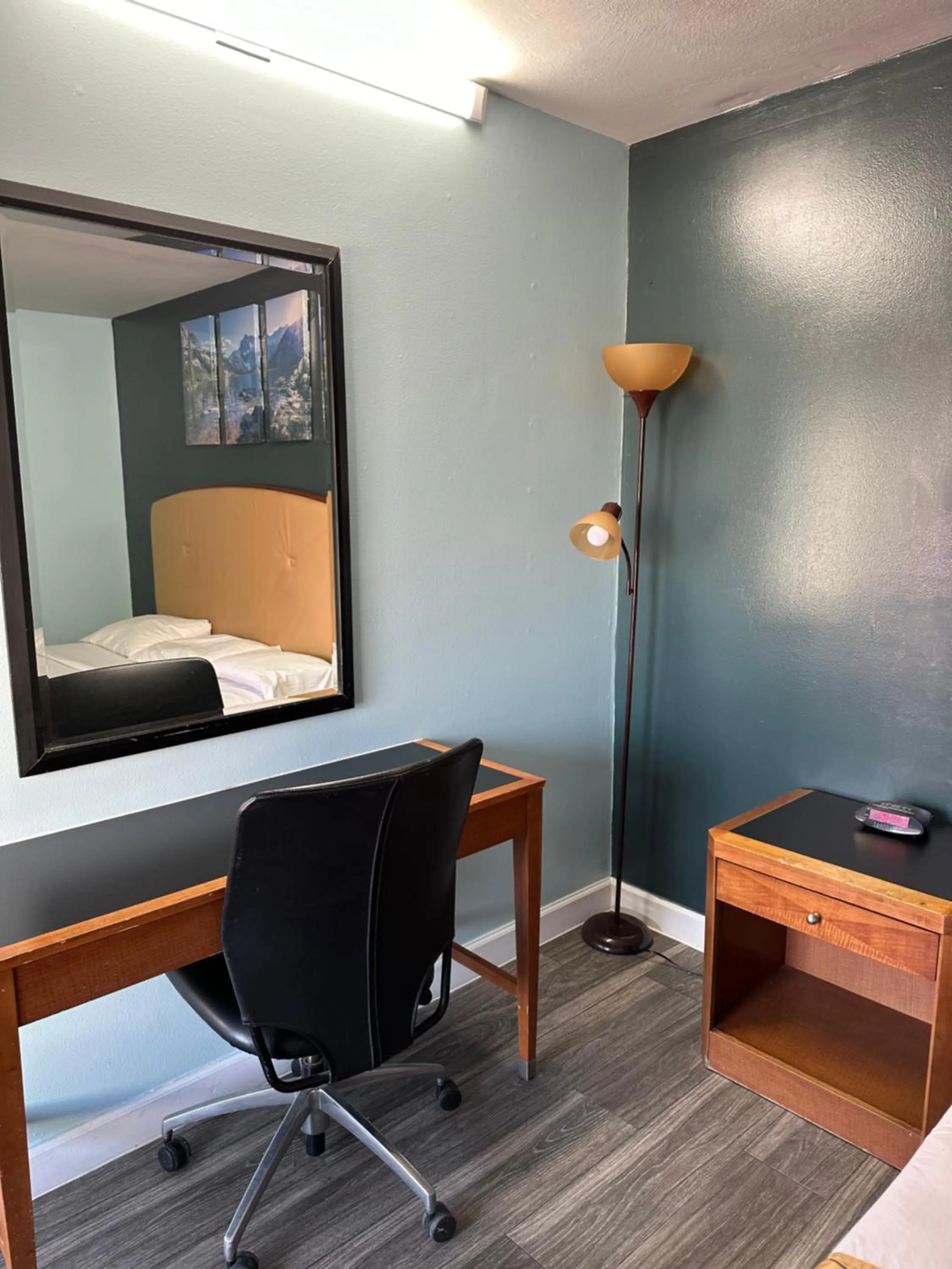 hair dresser in Travel Inn & Suites