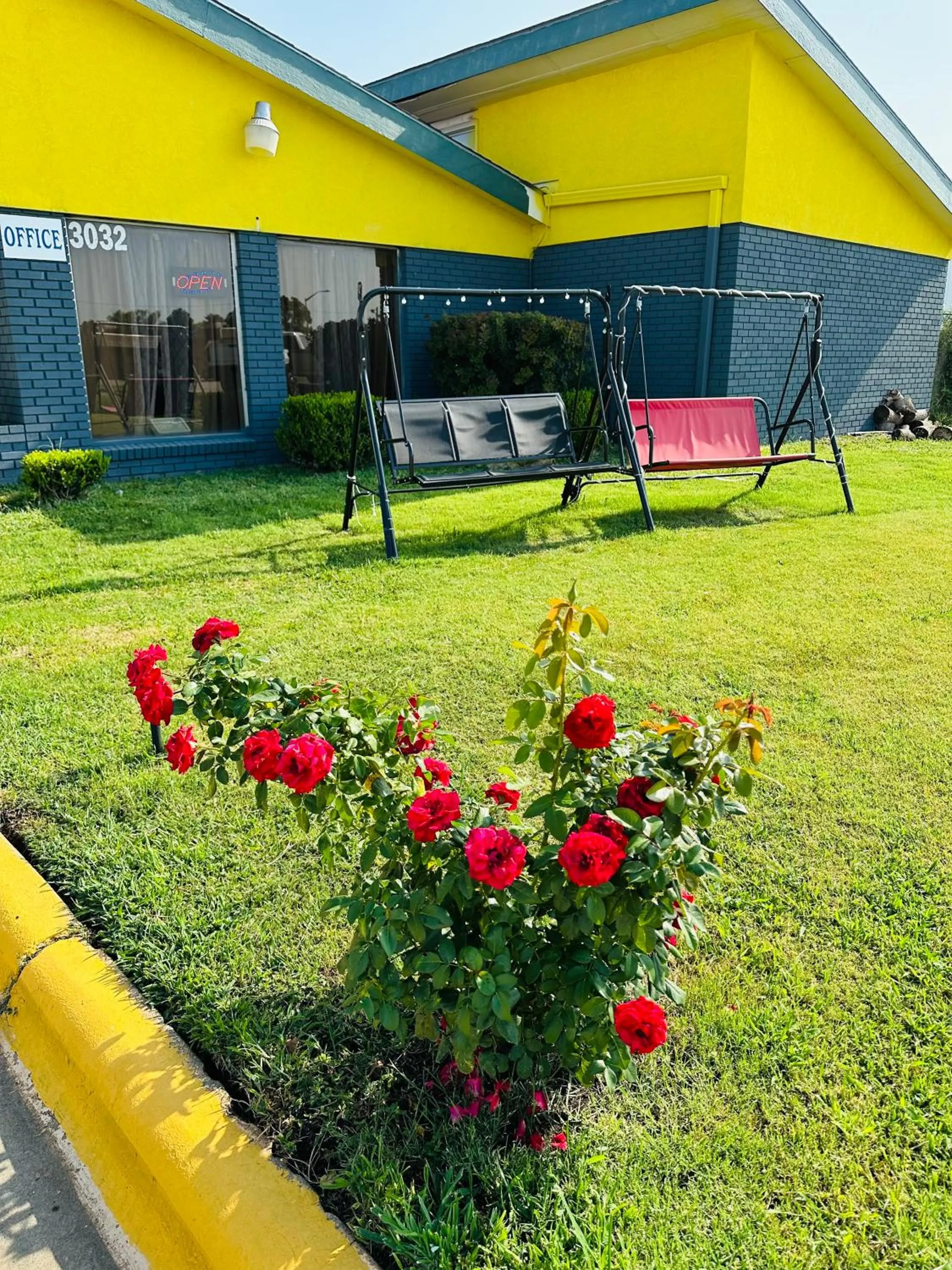 Property building in Travel Inn & Suites