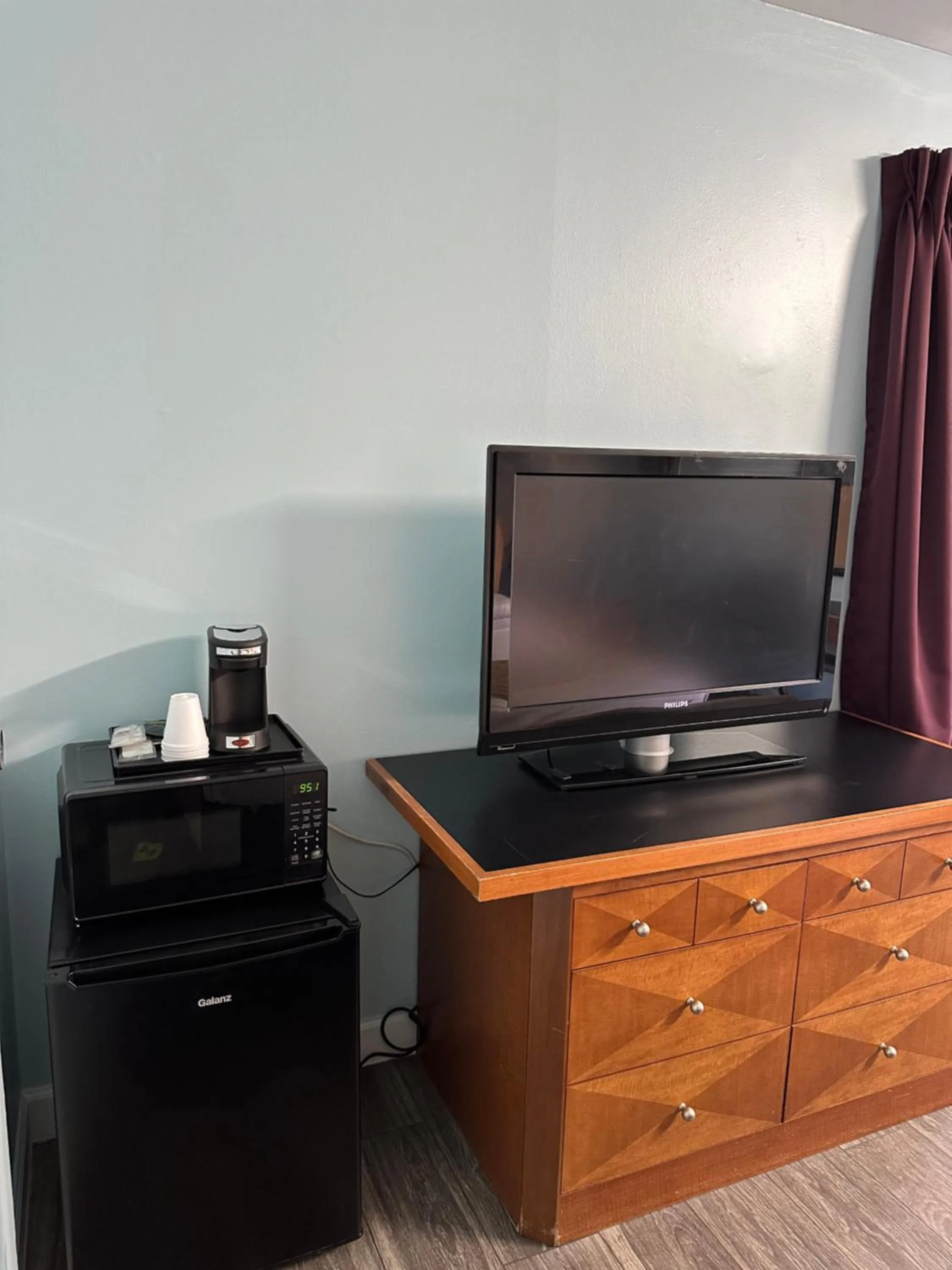 TV and multimedia in Travel Inn & Suites
