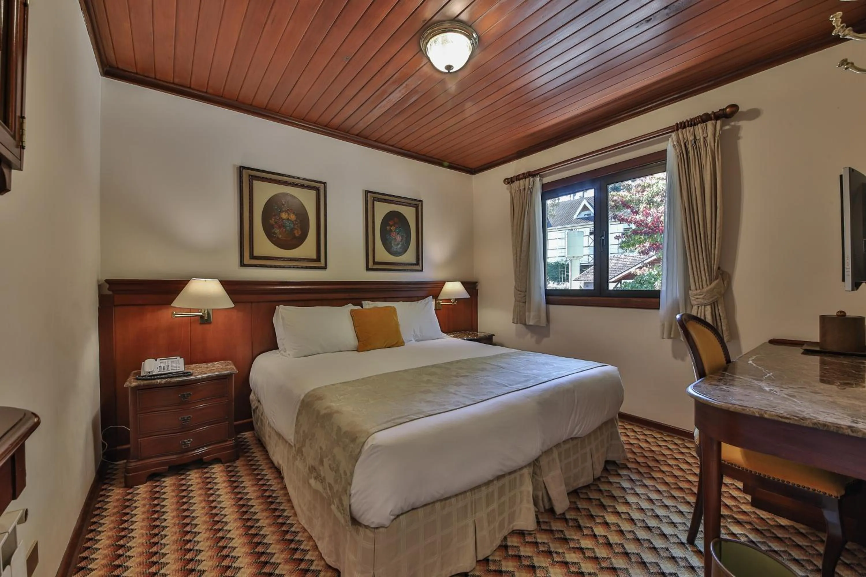 Bedroom, Bed in Le Suisse Elegance Hotel