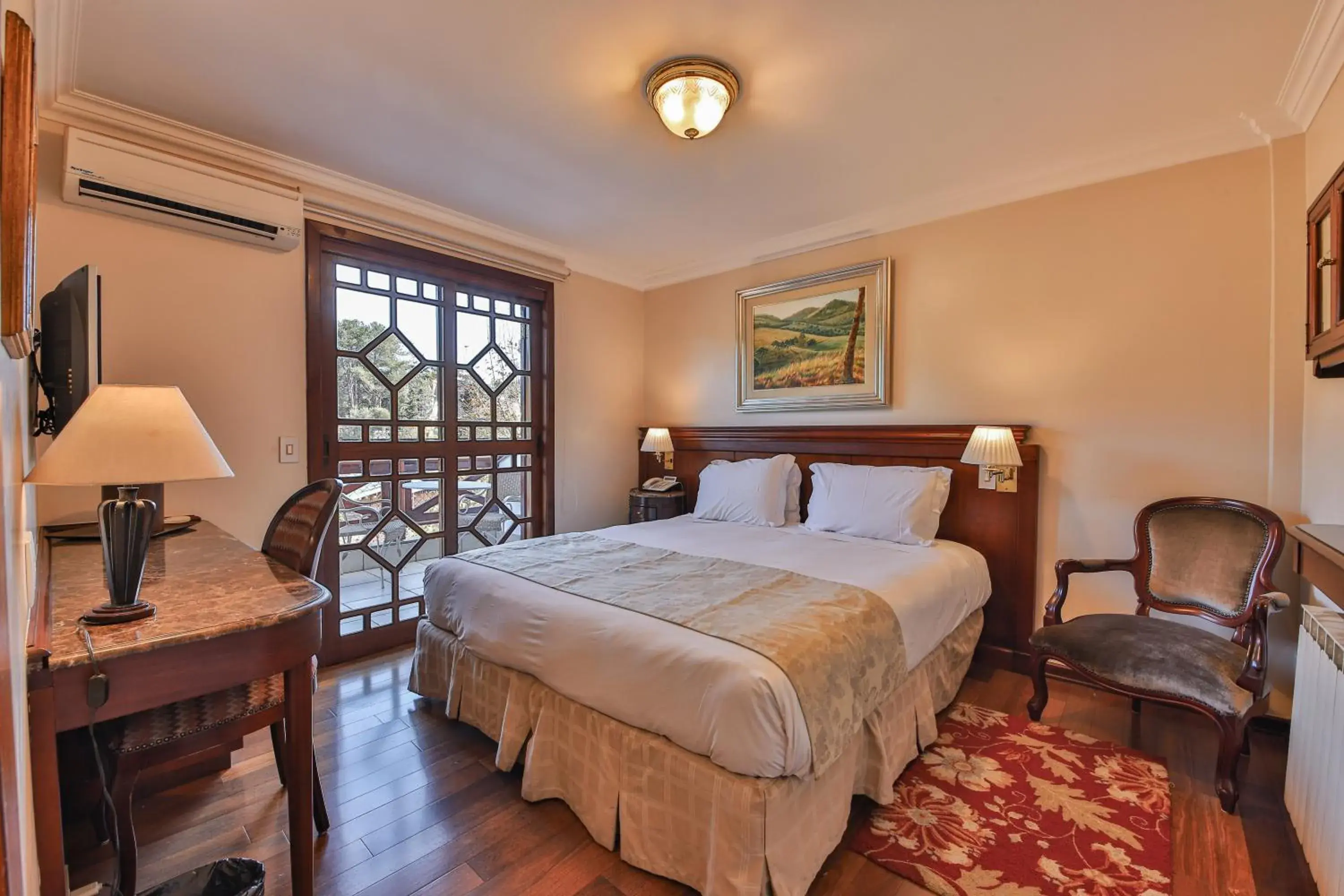 Premium Room with Balcony in Le Suisse Elegance Hotel Premium Room with Balcony in Le Suisse Elegance Hotel