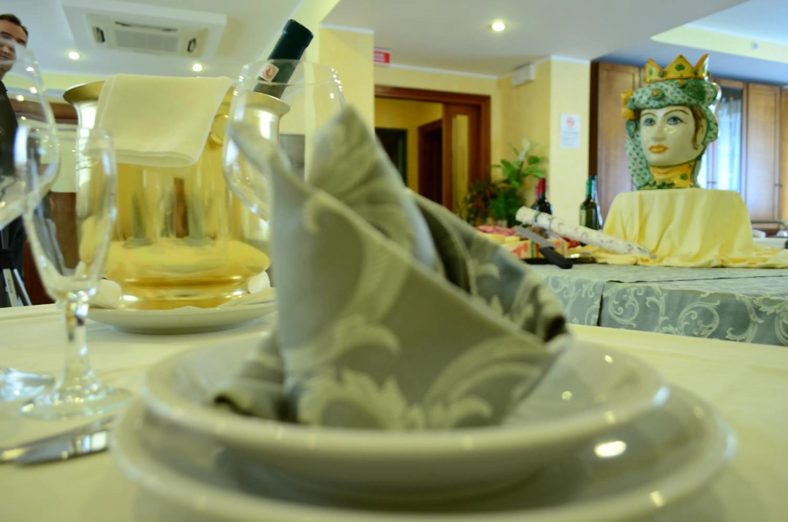 Restaurant/places to eat in Hotel Siviglia