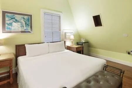 Bed in The Curry House - Entire Complex