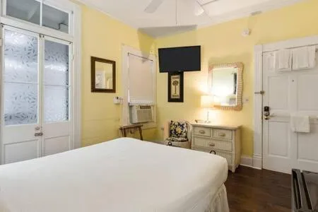 Bed in The Curry House - Entire Complex