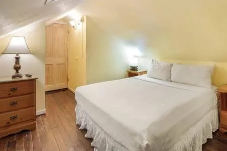 Bed in The Curry House - Entire Complex