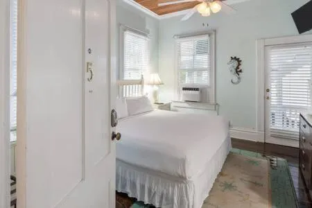 Bed in The Curry House - Entire Complex