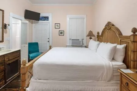 Bed in The Curry House - Entire Complex