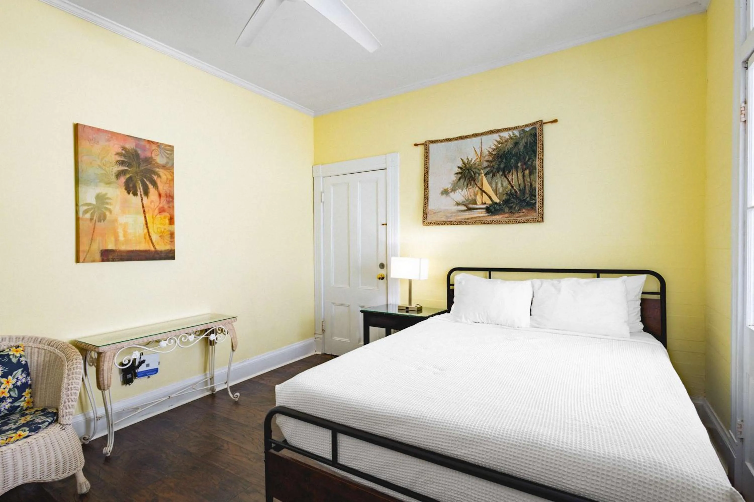 Bed in The Curry House - Entire Complex