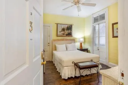 Bed in The Curry House - Entire Complex