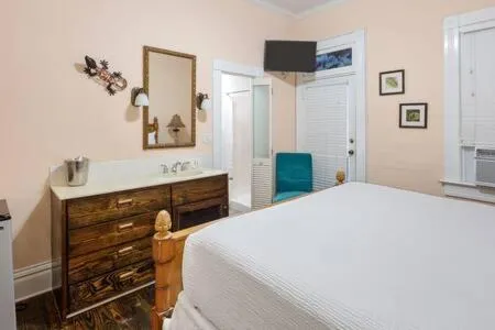 Bed in The Curry House - Entire Complex