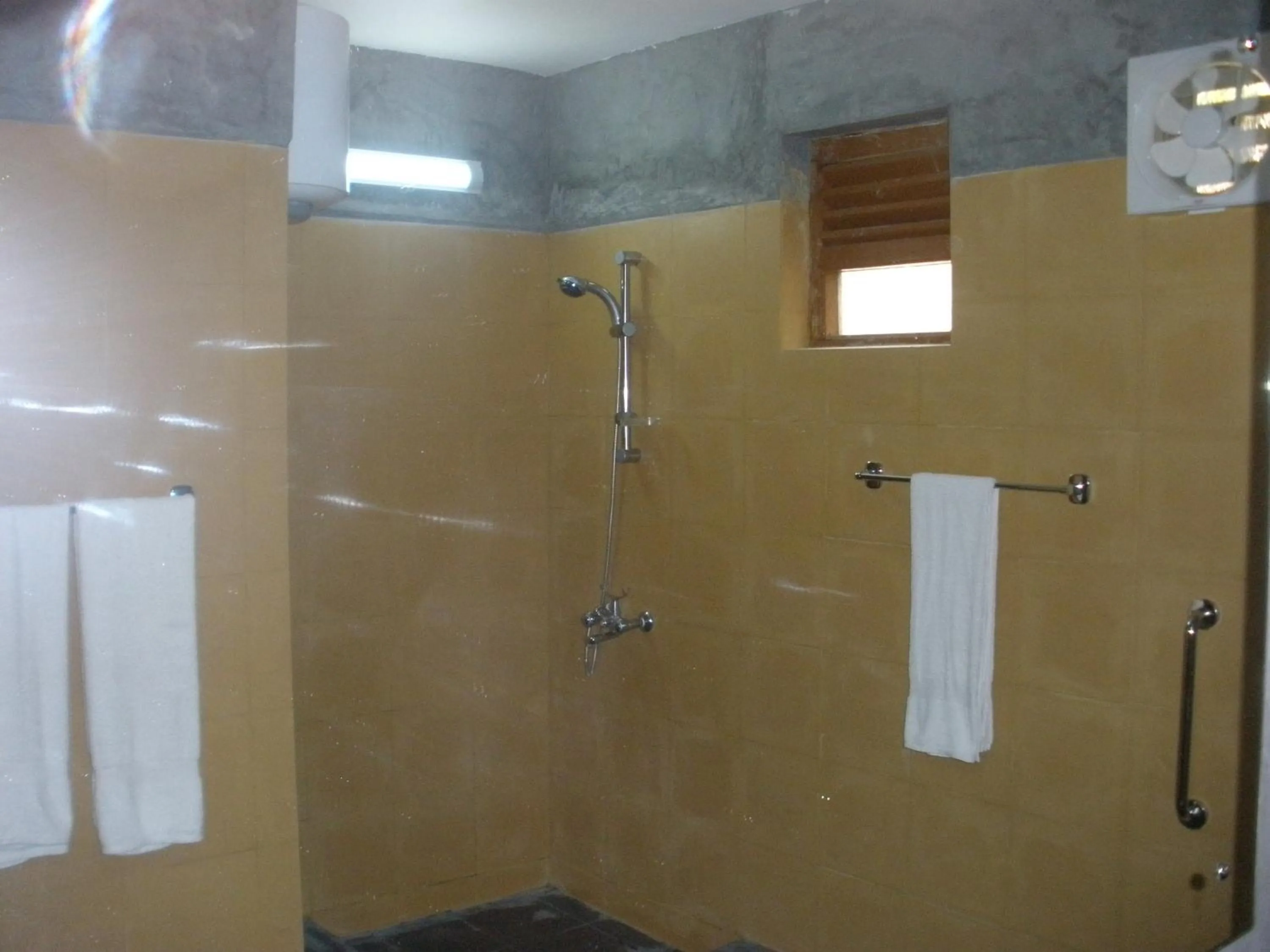 Shower in Alta Vista