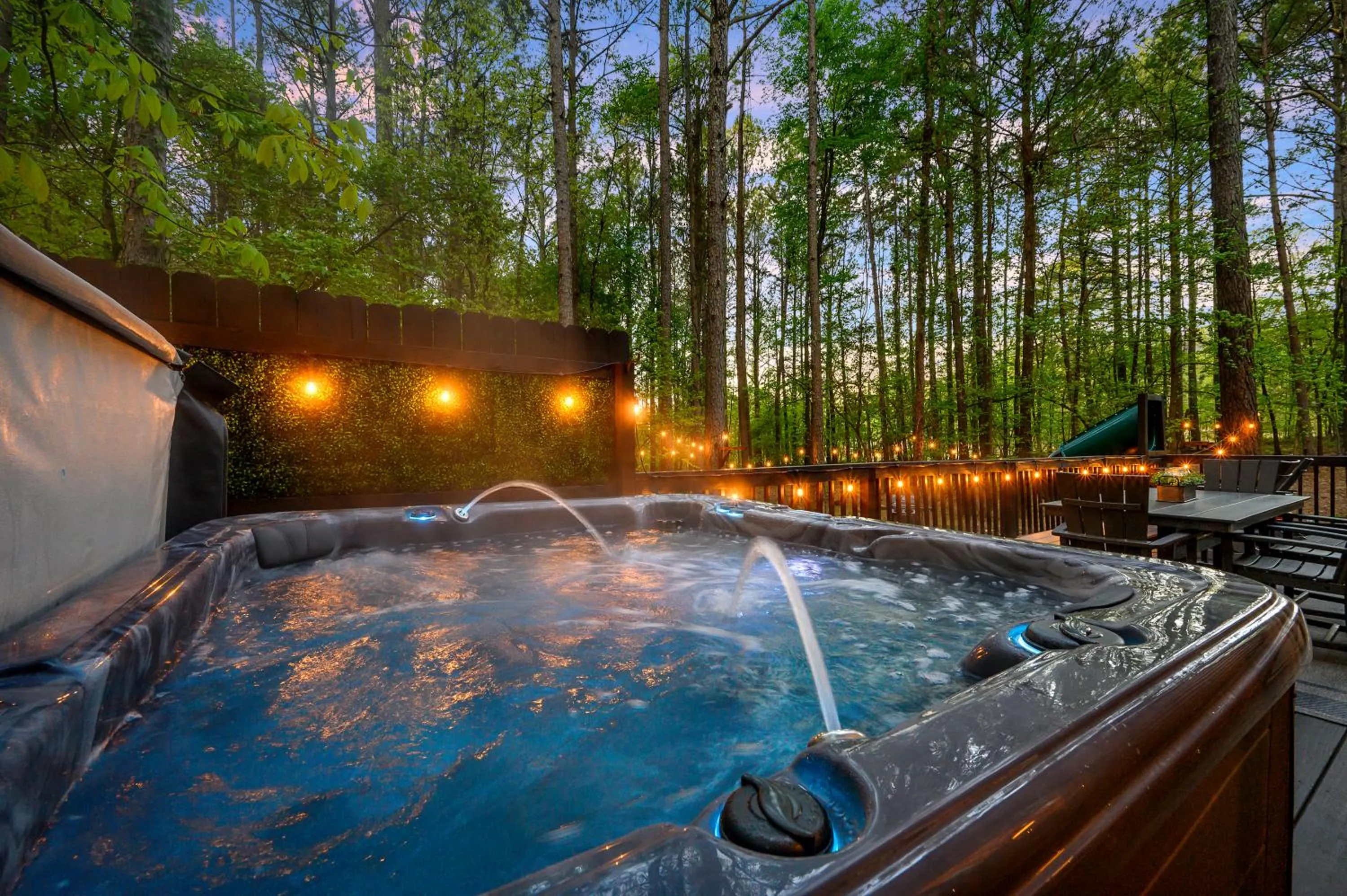 Hot Tub in Hickory Bear - Cabin surrounded by pines, Sleeps 10, Hot Tub, Fire Pit, Arcade, Foosball Table & Deck Slide