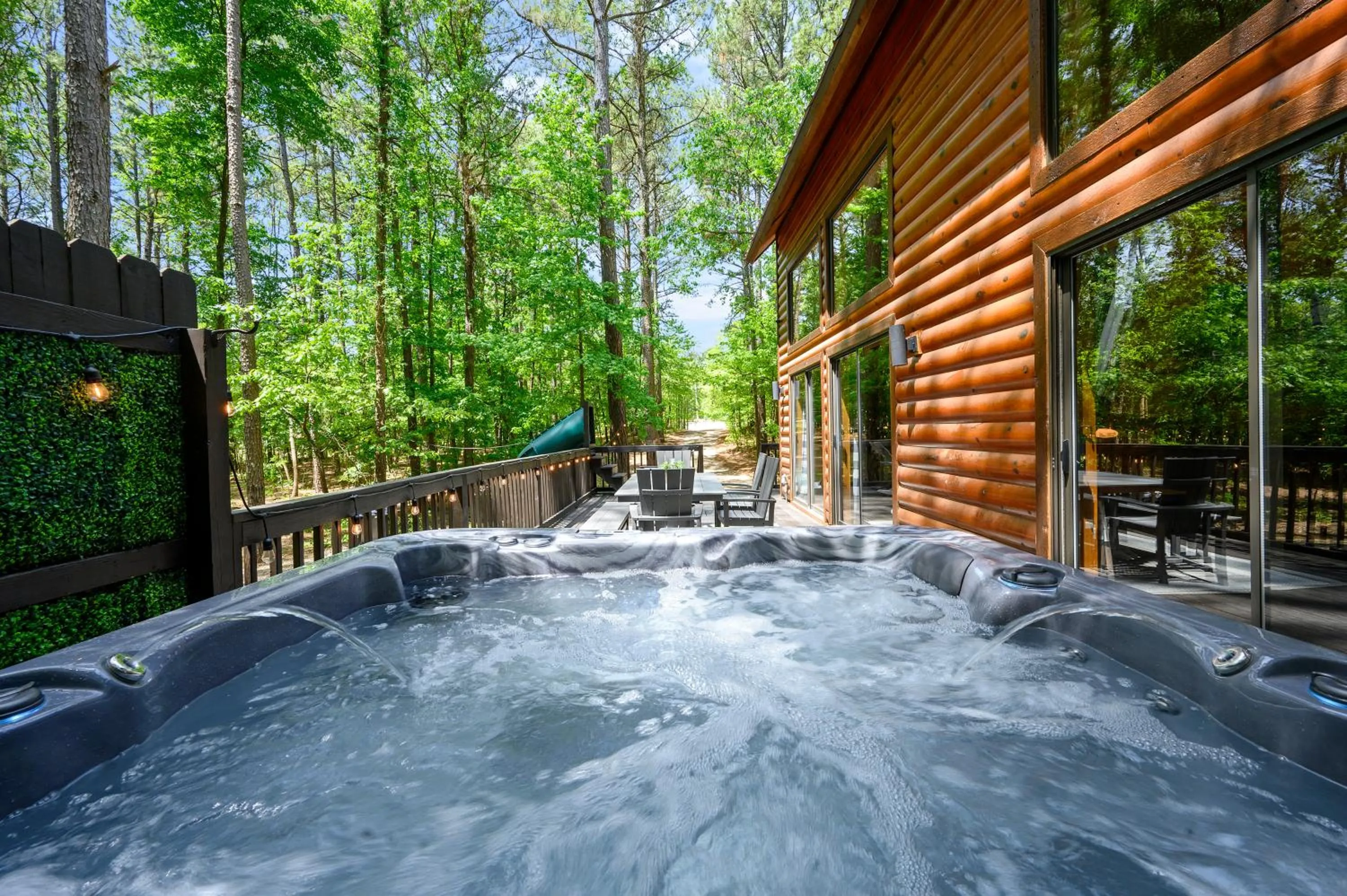 Hot Tub in Hickory Bear - Cabin surrounded by pines, Sleeps 10, Hot Tub, Fire Pit, Arcade, Foosball Table & Deck Slide