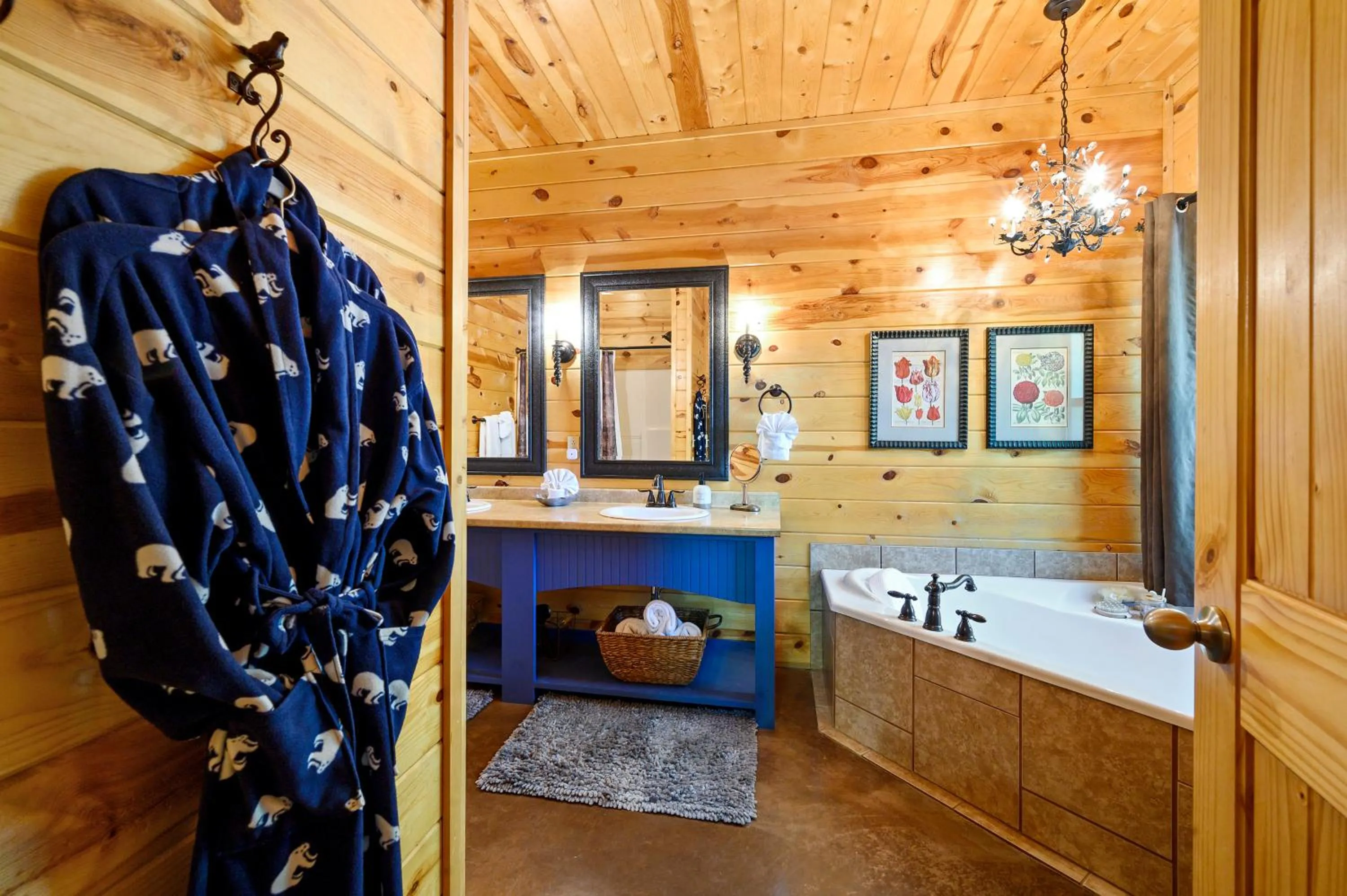 Bathroom in Hickory Bear - Cabin surrounded by pines, Sleeps 10, Hot Tub, Fire Pit, Arcade, Foosball Table & Deck Slide
