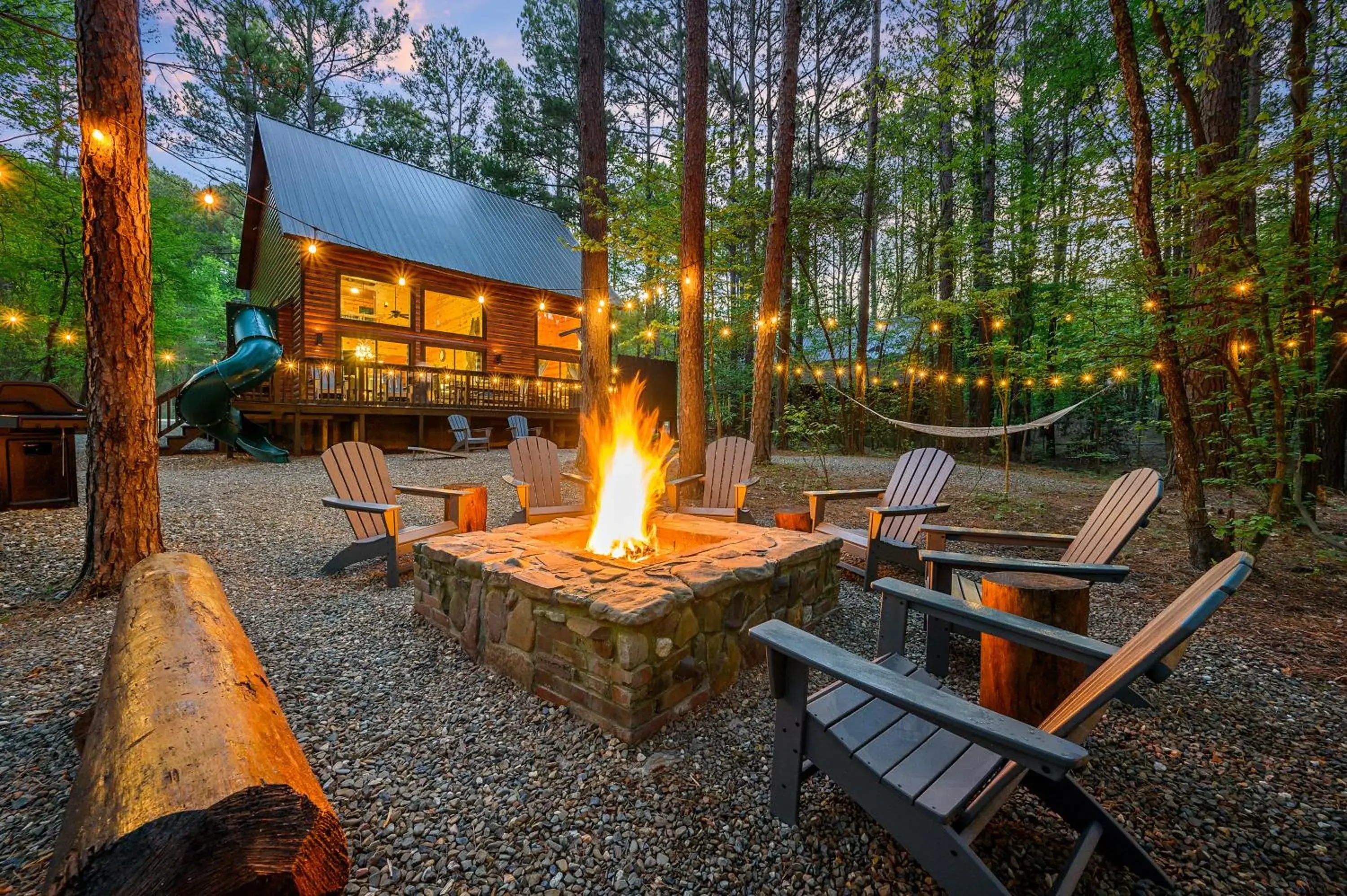 Hickory Bear - Cabin surrounded by pines, Sleeps 10, Hot Tub, Fire Pit, Arcade, Foosball Table & Deck Slide Hickory Bear - Cabin surrounded by pines, Sleeps 10, Hot Tub, Fire Pit, Arcade, Foosball Table & Deck Slide
