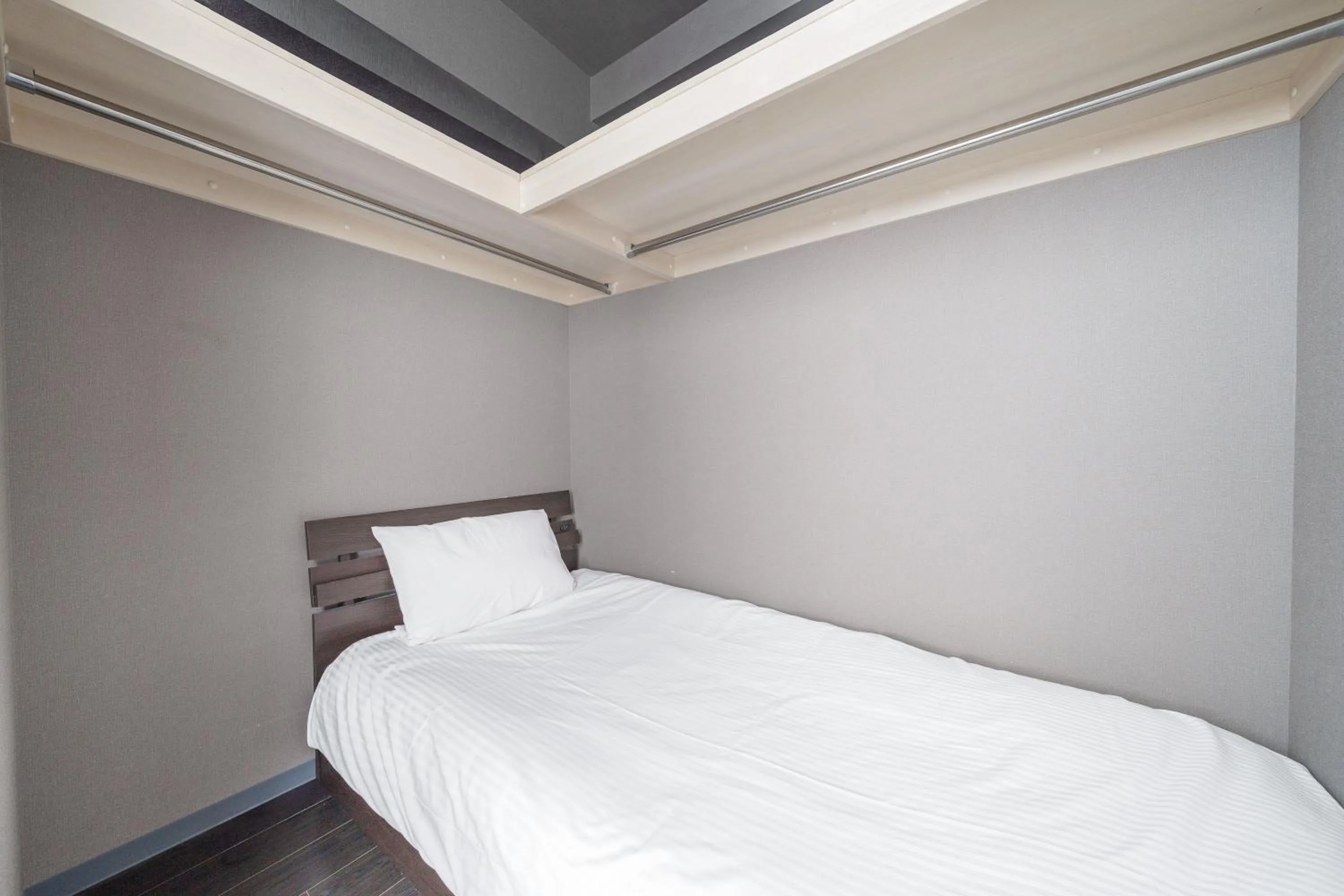 Bedroom, Bed in GRAVITY