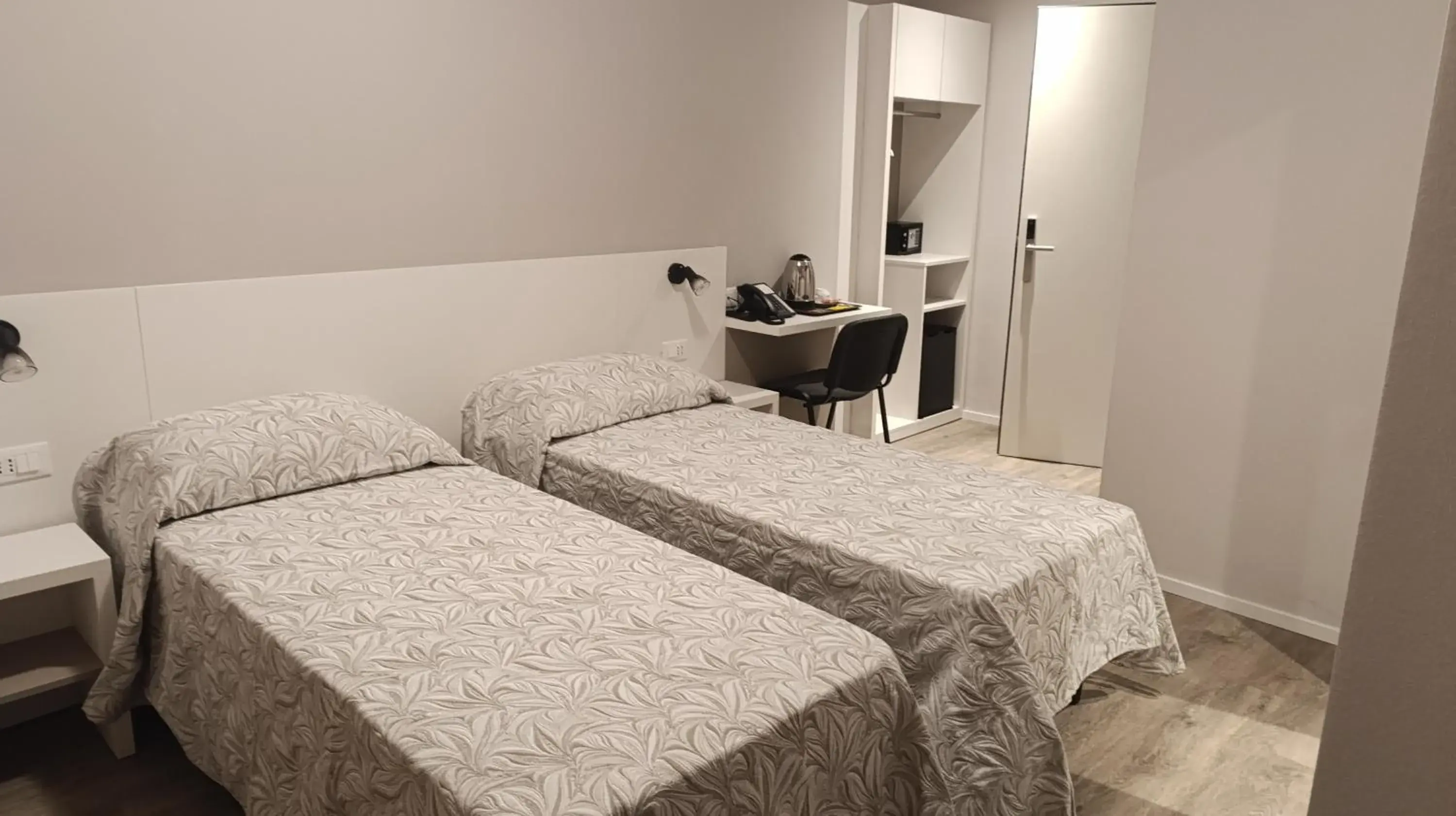 Twin Room in Hotel Acquario Twin Room in Hotel Acquario