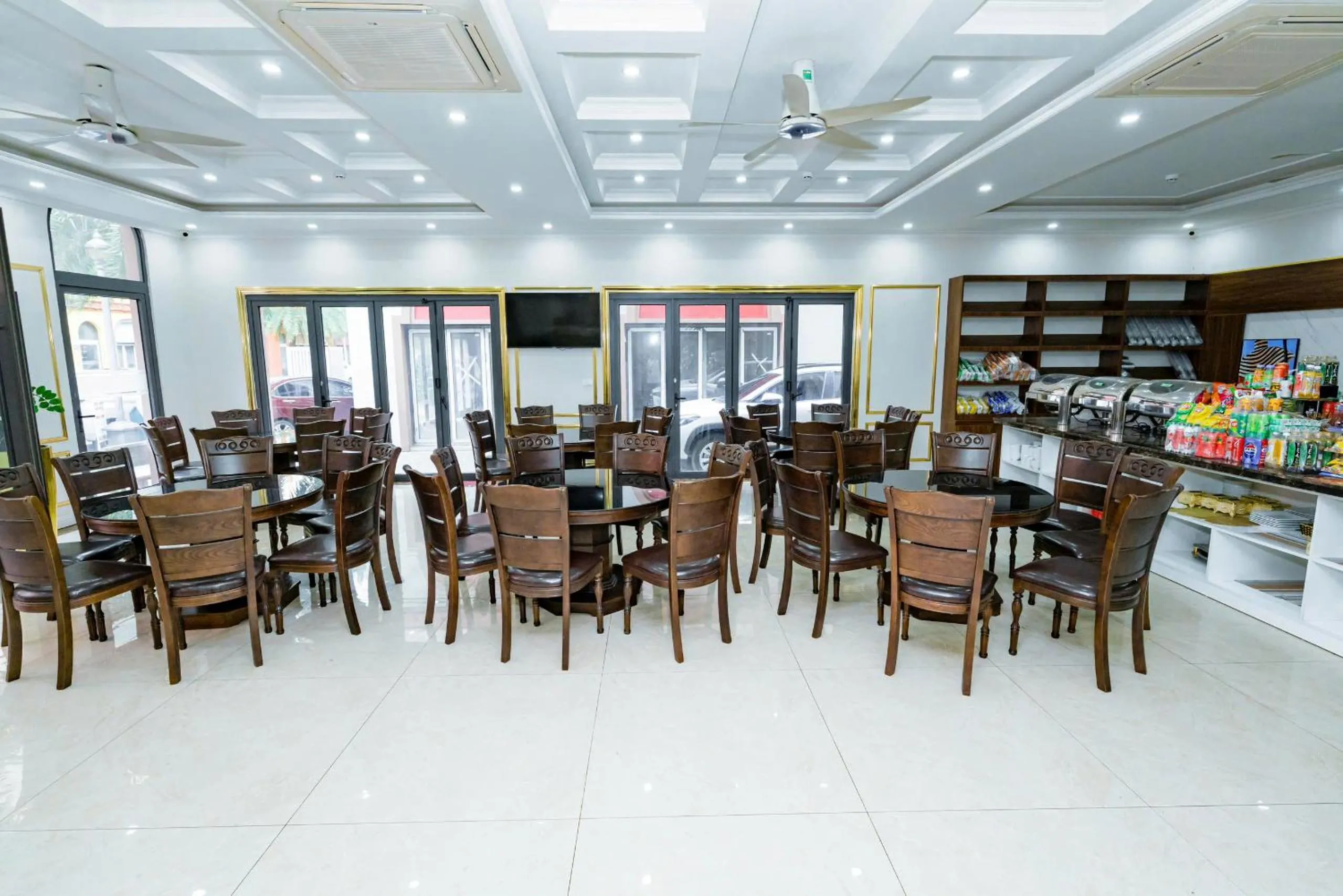 Restaurant/places to eat in Golden Sea Hotel