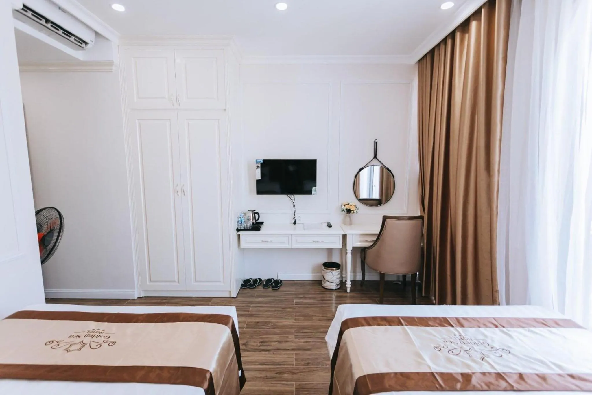 Photo of the whole room, Bed in Golden Sea Hotel