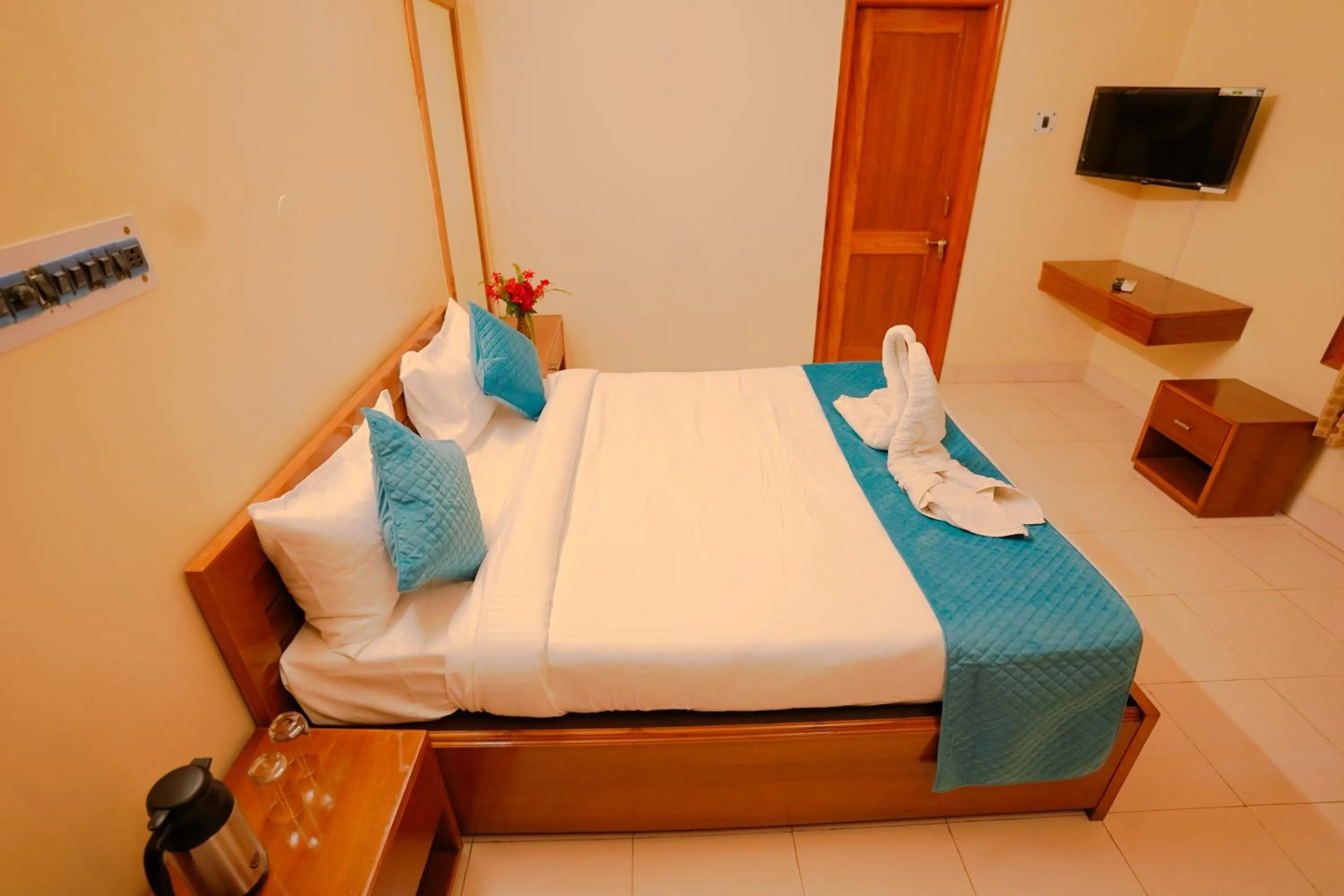 Bed in Chirping Hills Resort,Bhimtal