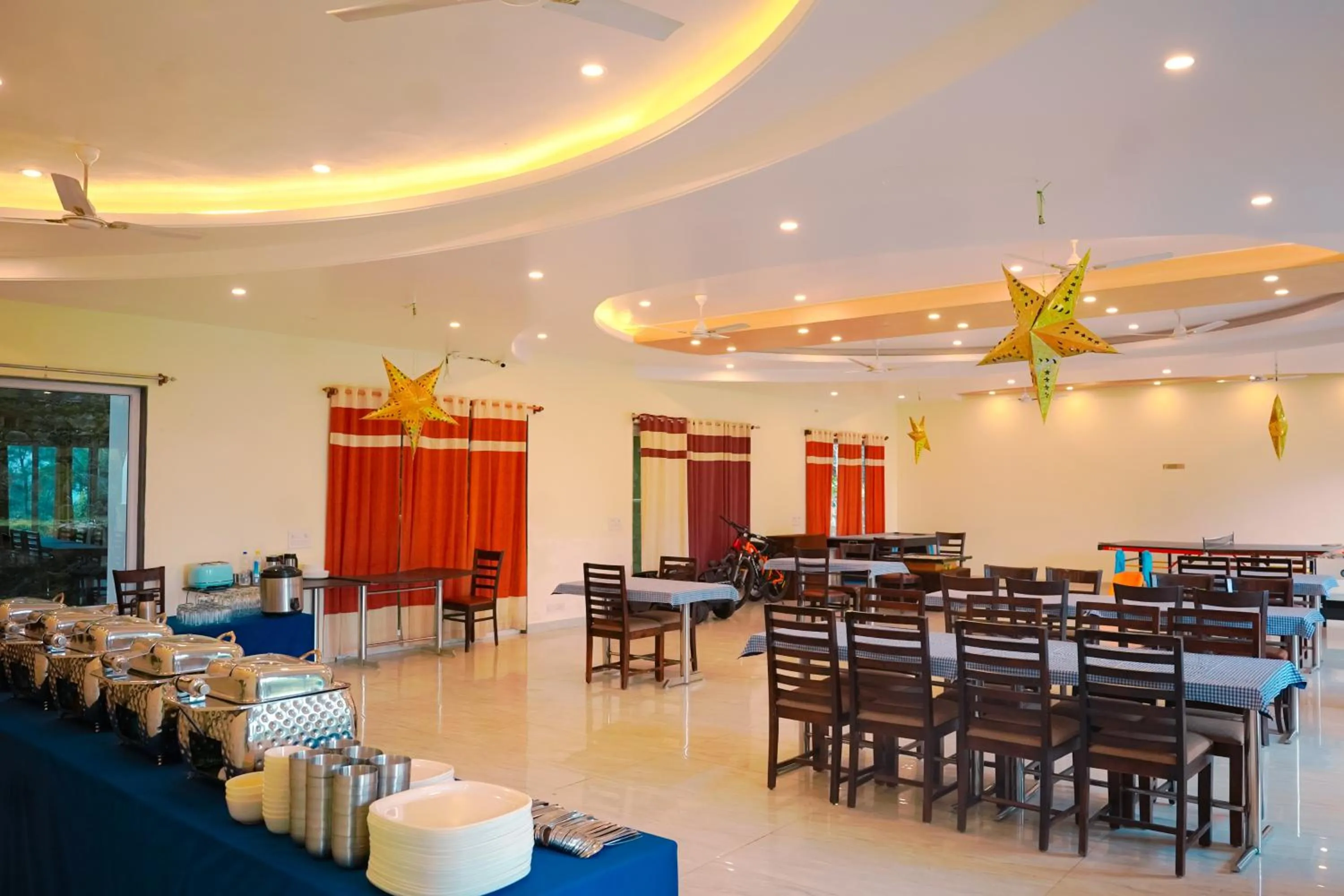 Restaurant/places to eat in Chirping Hills Resort,Bhimtal