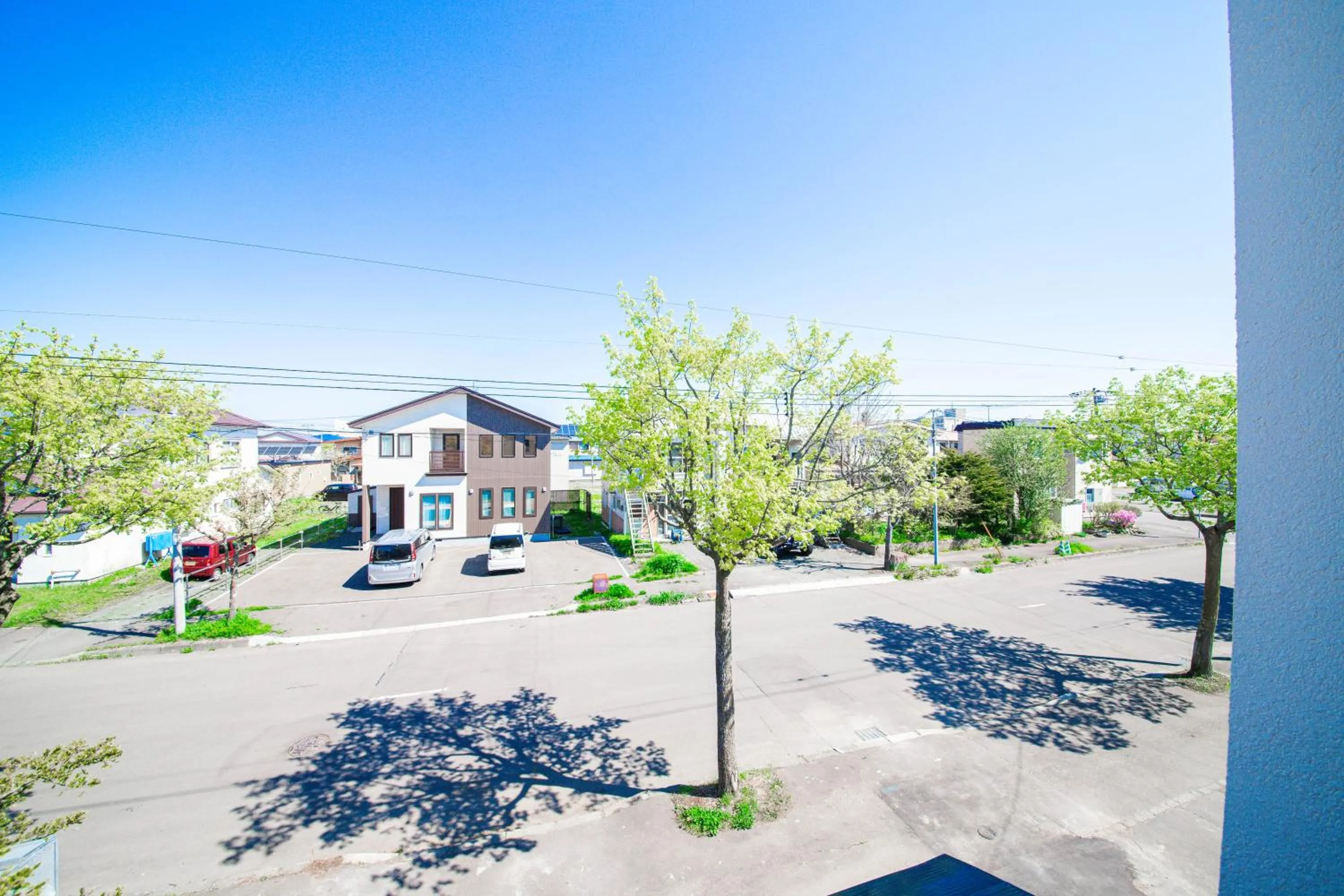 Neighbourhood in THE SUN LOUNGE