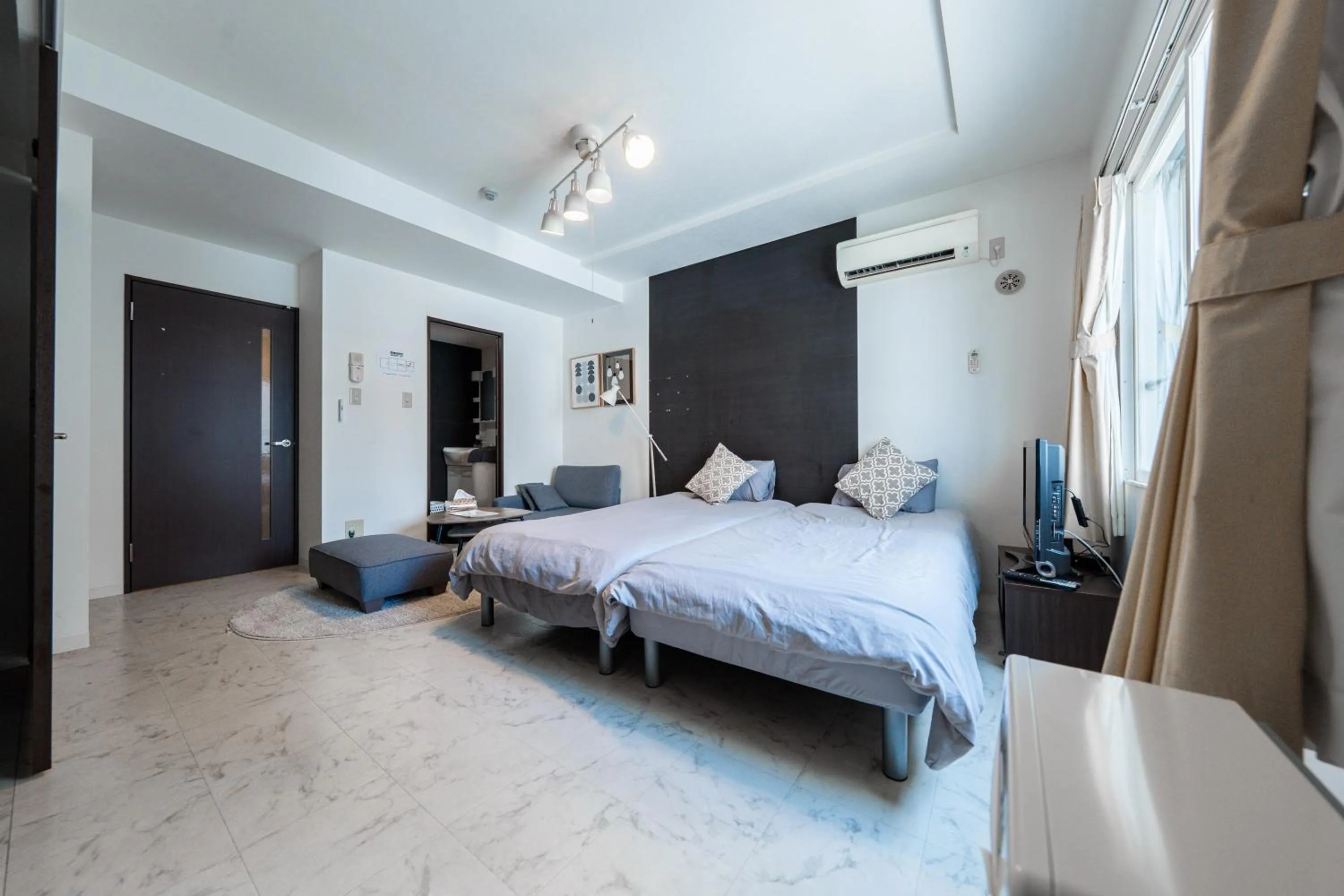 Bedroom, Bed in YELLOW