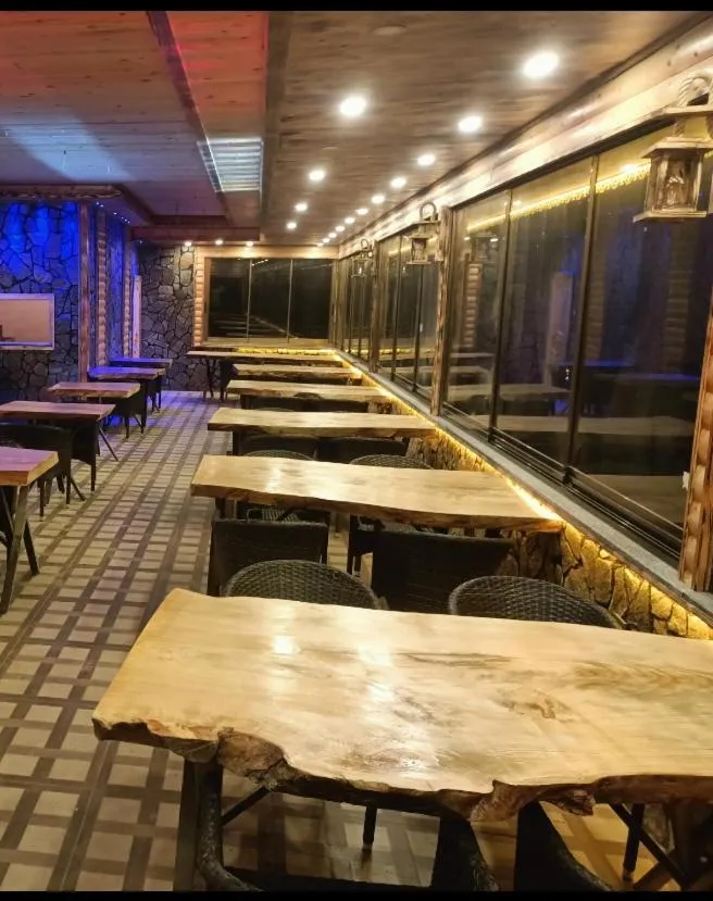 Restaurant/places to eat in Yamacda Suit Otel