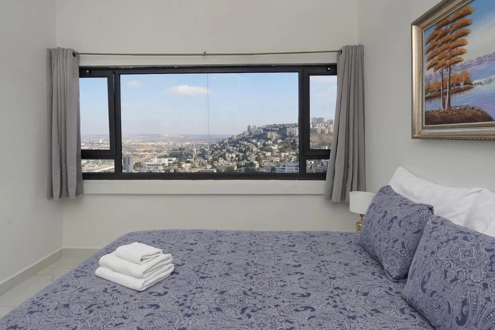 Bed in Haifa Peak
