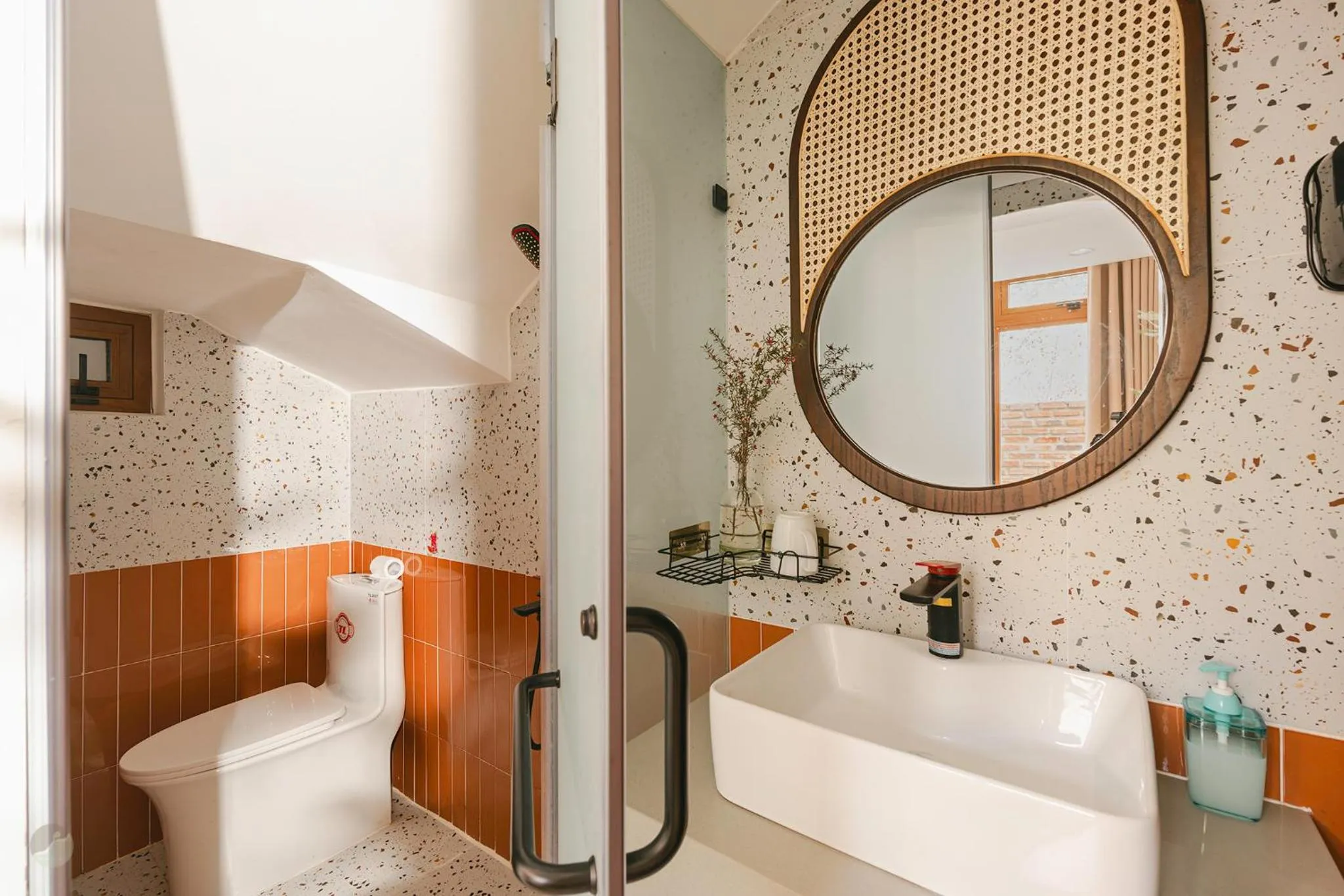 Shower in Miền Sương Khói - Home & Café