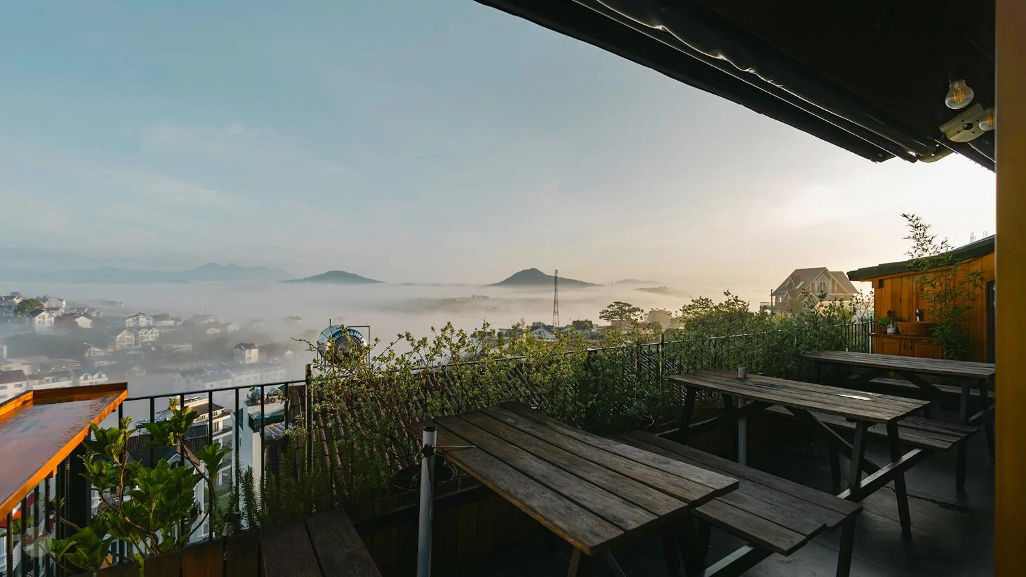 Miền Sương Khói - Home & Café