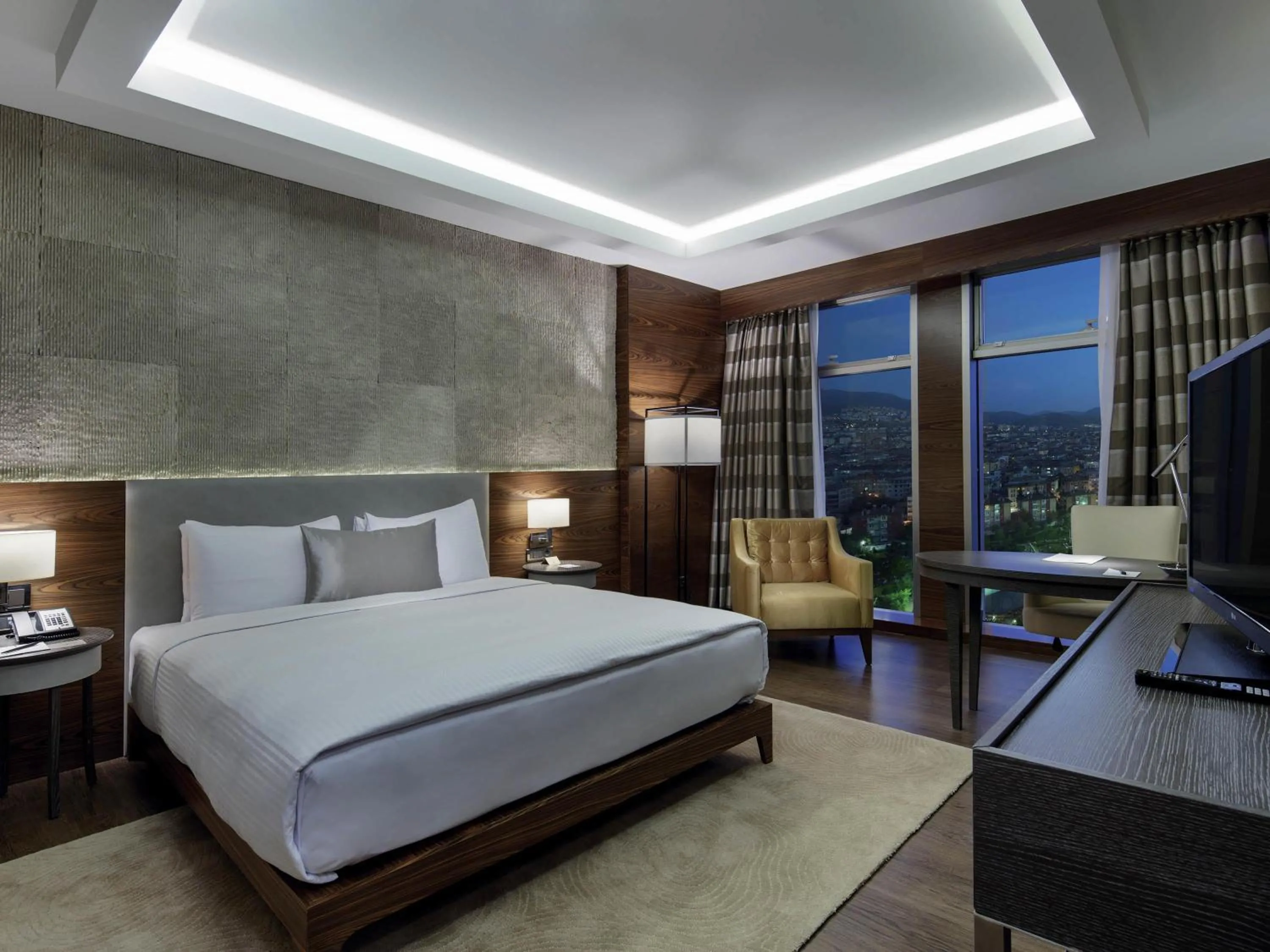Bedroom, Bed in Movenpick Hotel Malatya
