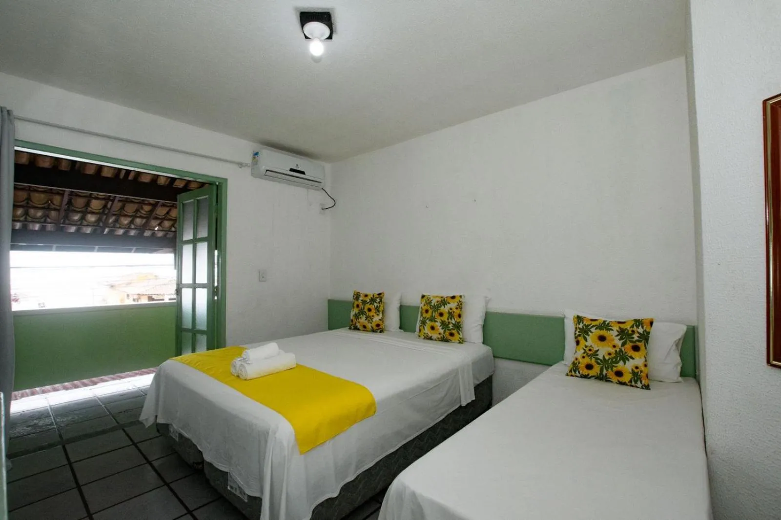 Bed in Hotel Porto Verde -JG