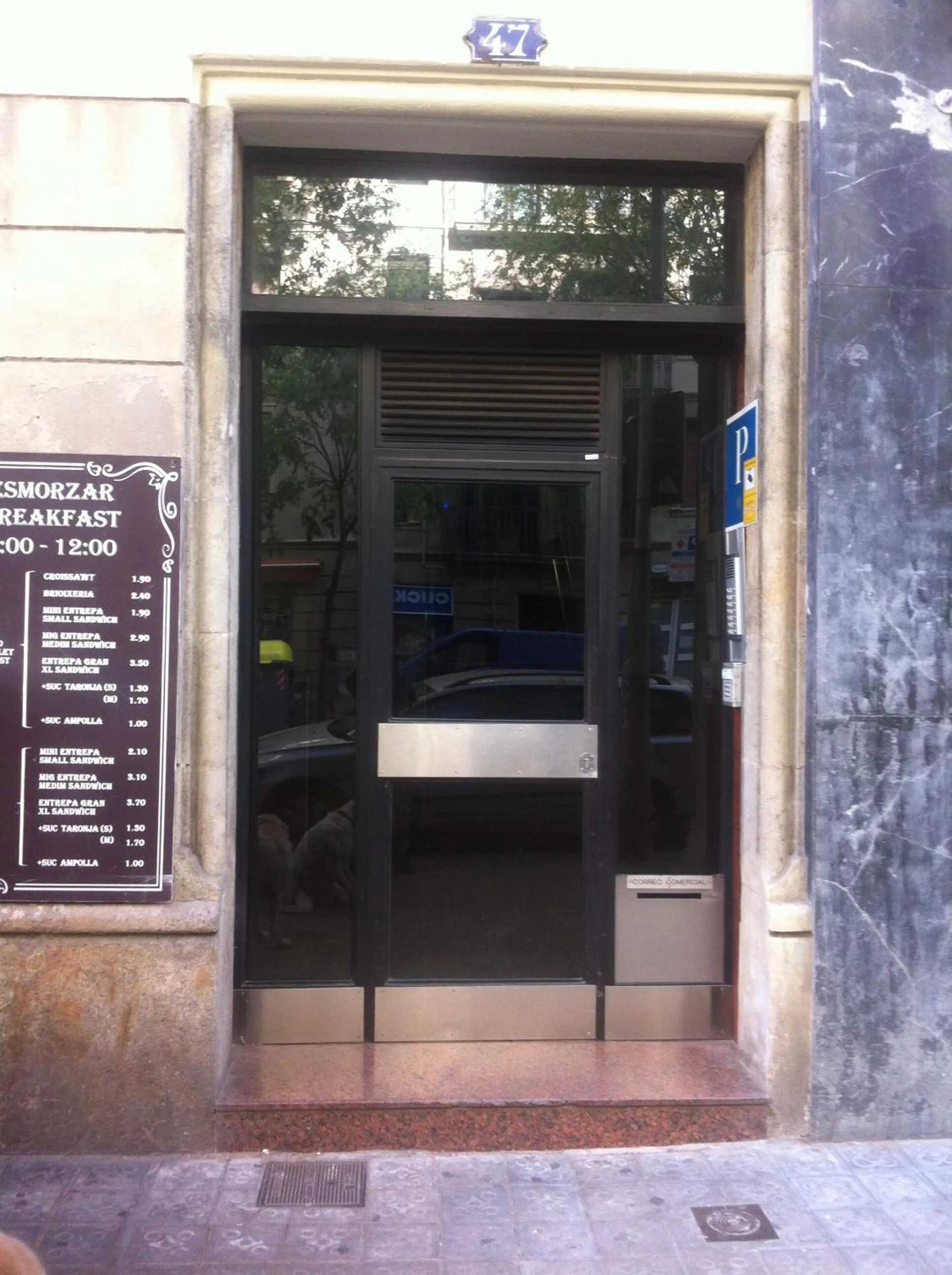 Facade/entrance in Hostal Sant Antoni