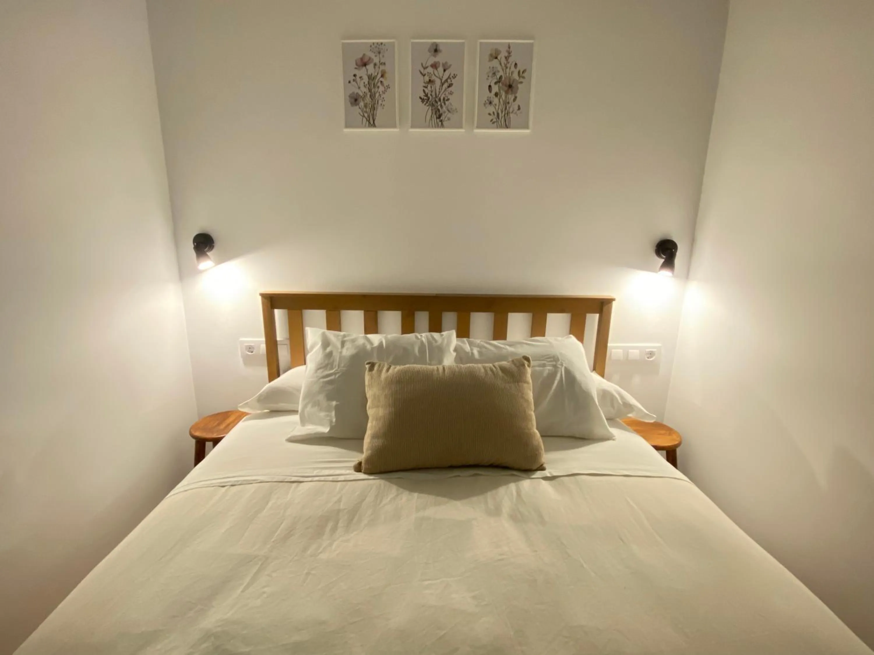 Bedroom, Bed in Apartamentos rurales, La Casa de Baltasar