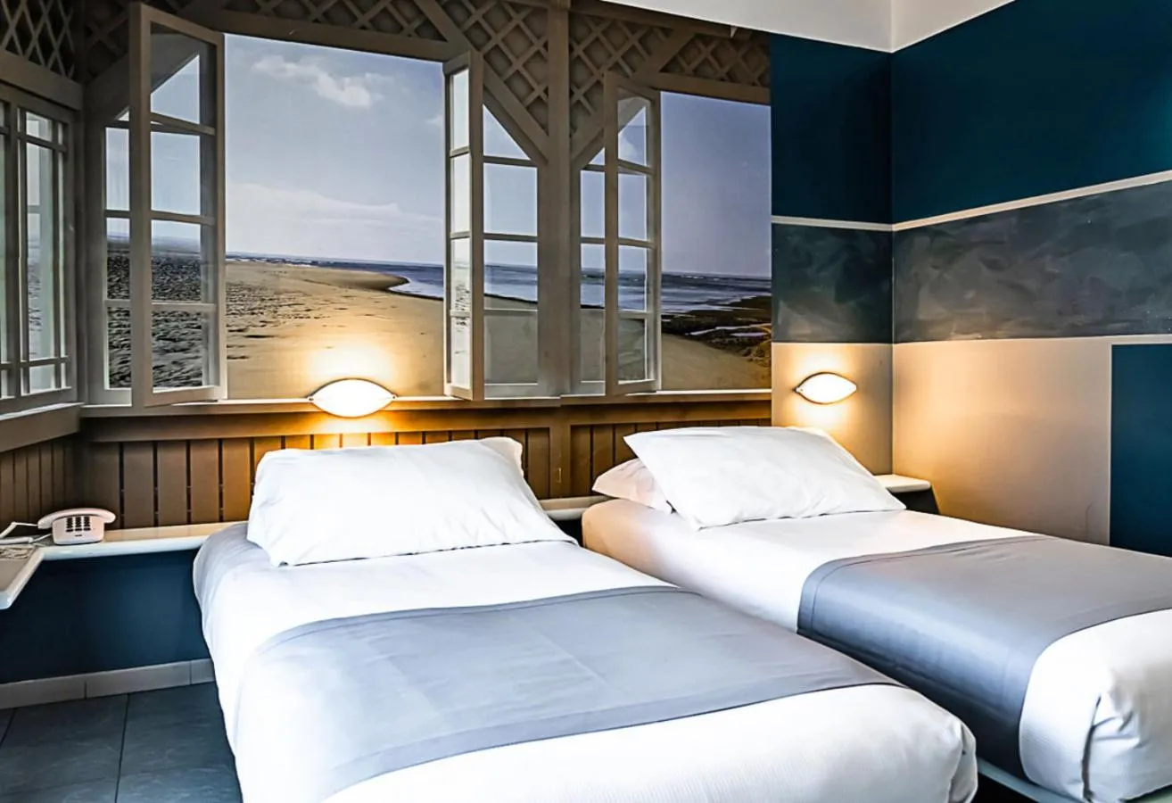 Bedroom, Bed in Business Hotel