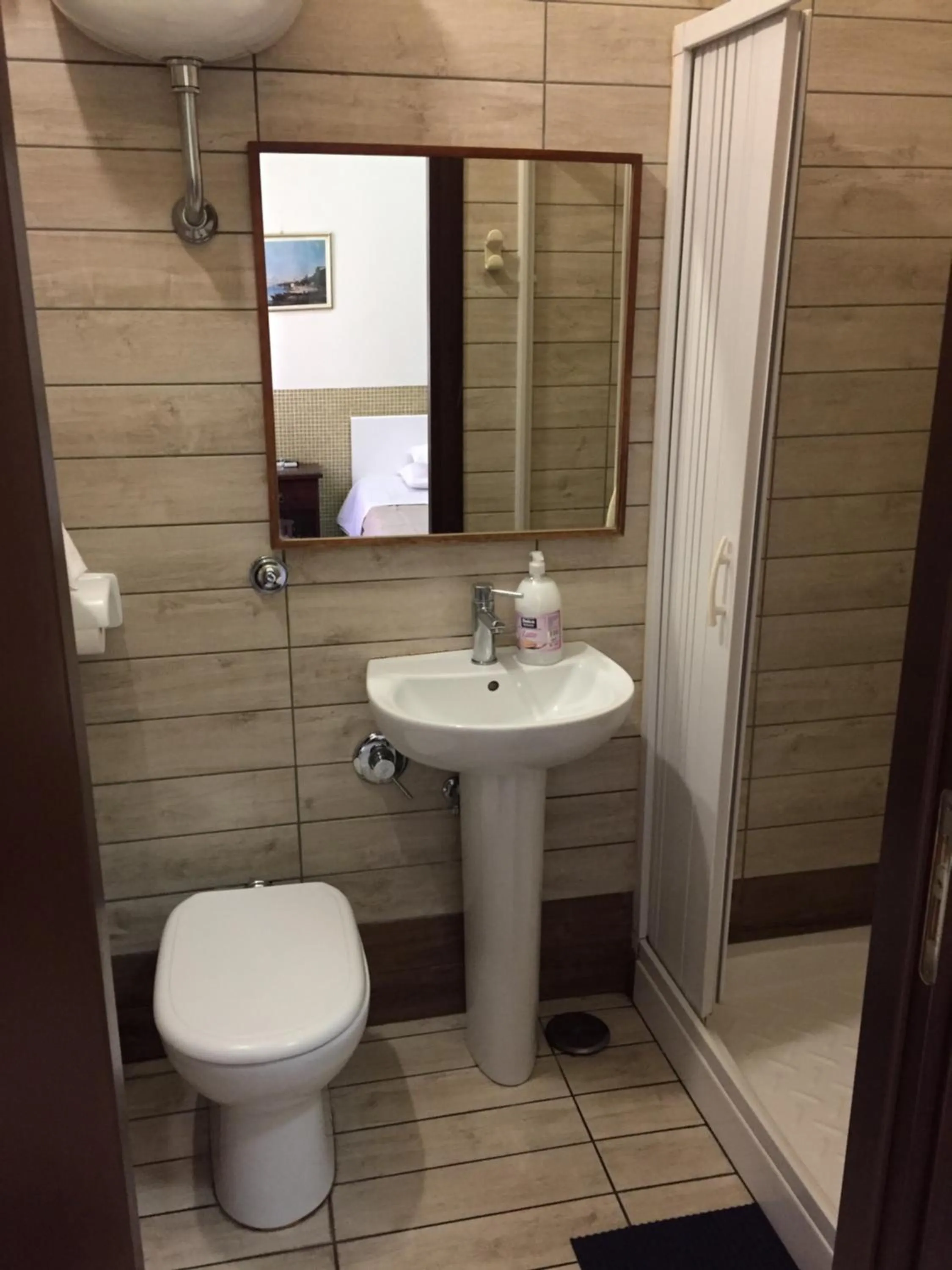 Bathroom in Hotel Vittorio Veneto Napoli